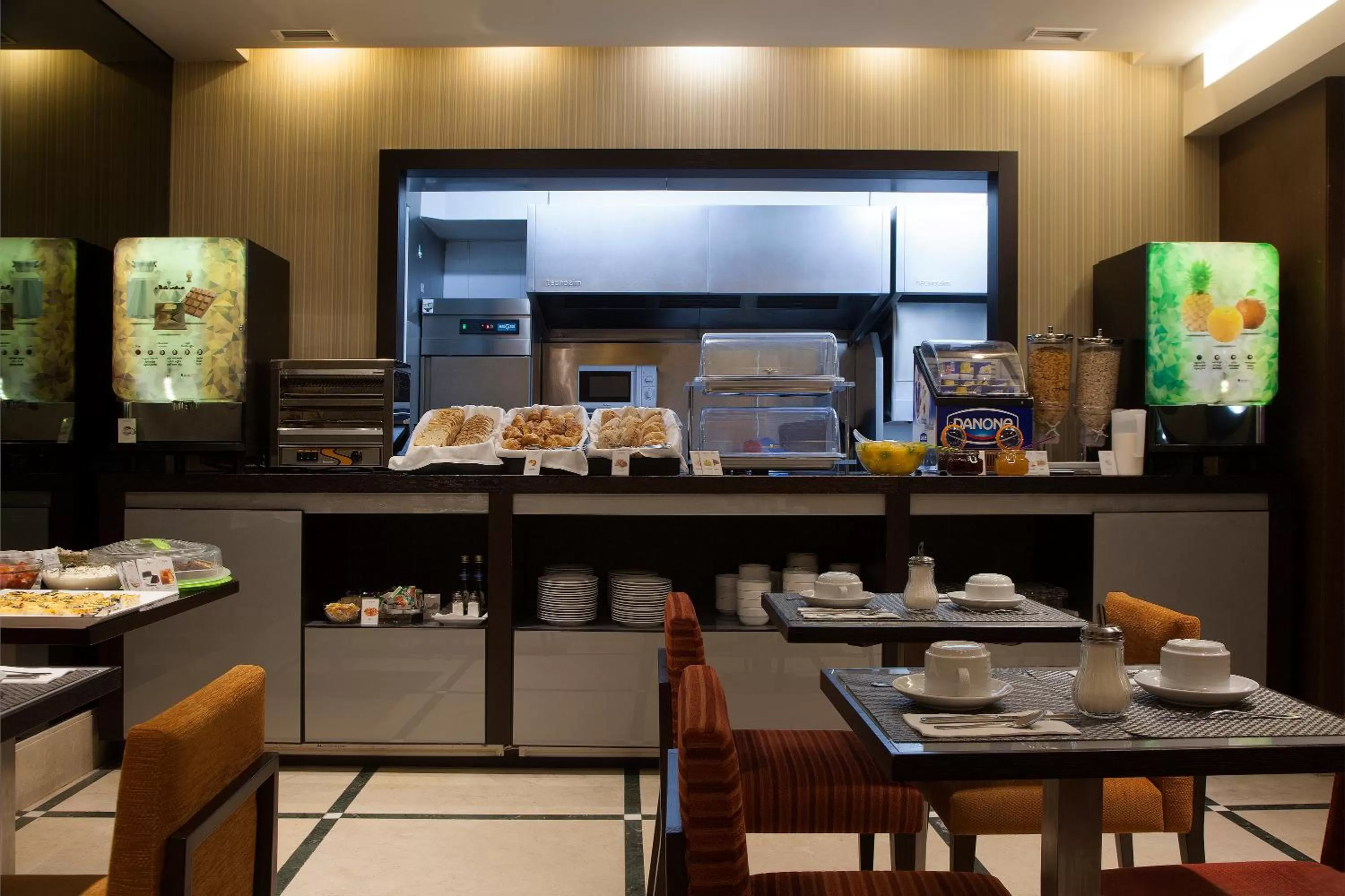 Restaurant/places to eat in TURIM Luxe Hotel