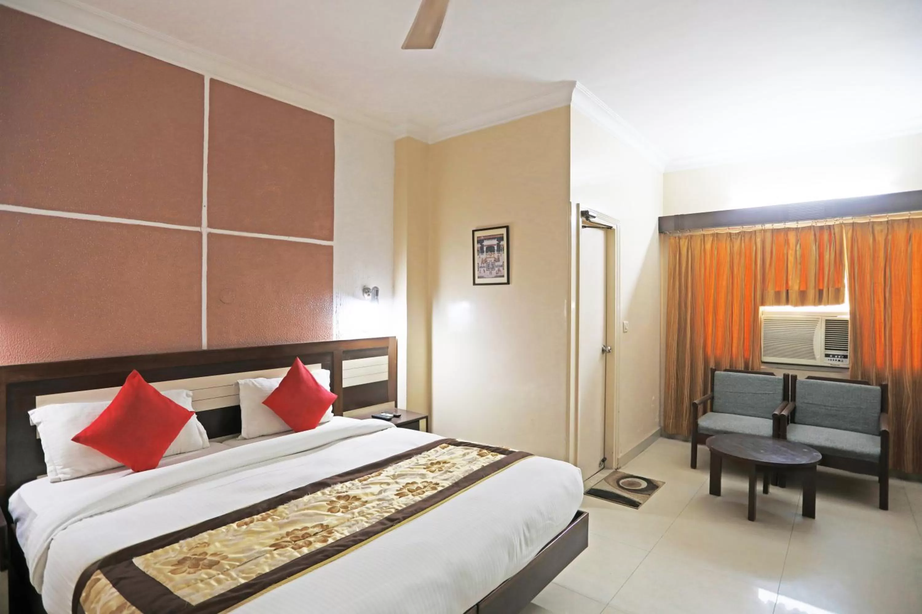 Bed in Hotel Tashkent Palace - Walk in from New Delhi Station & Metro Station