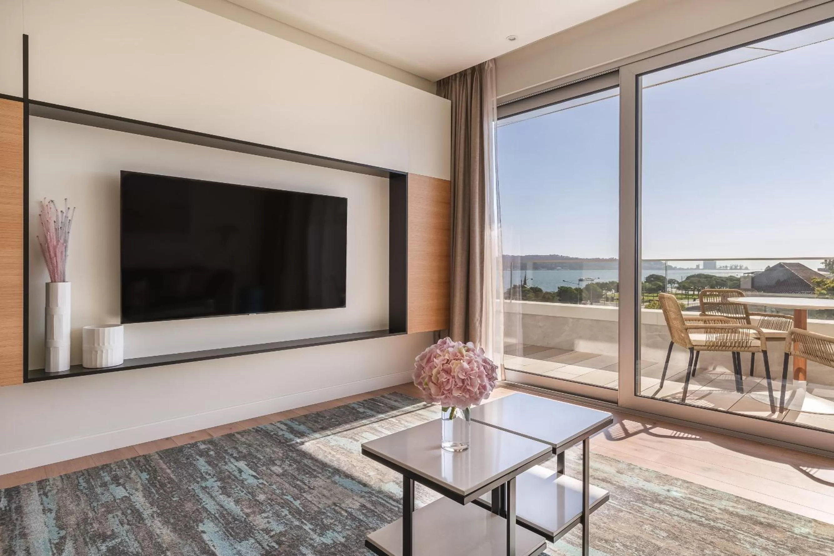 TV and multimedia in Hyatt Regency Lisbon