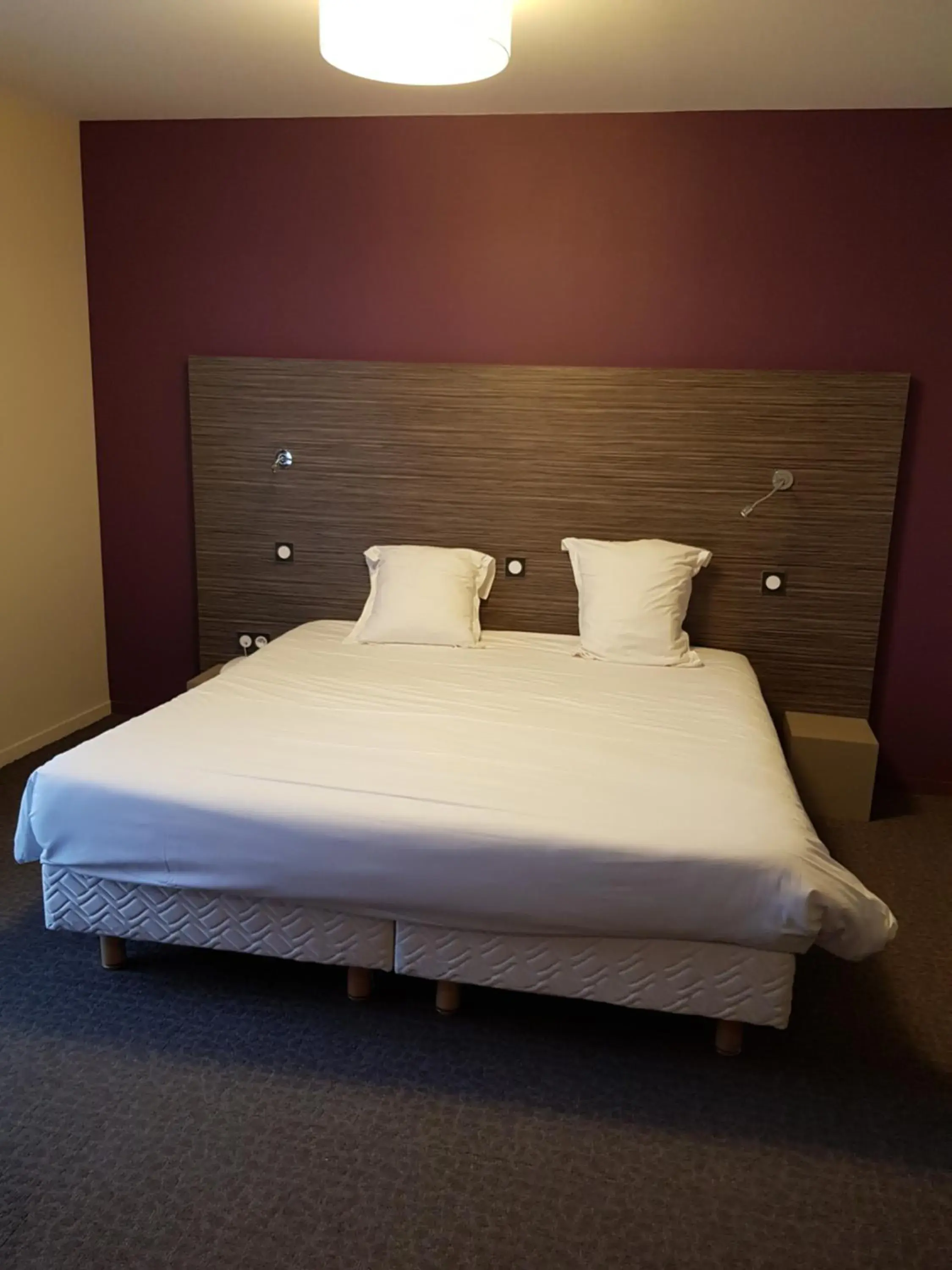 Bed in Logis Hôtel A la Bonne Auberge Bed in Logis Hôtel A la Bonne Auberge