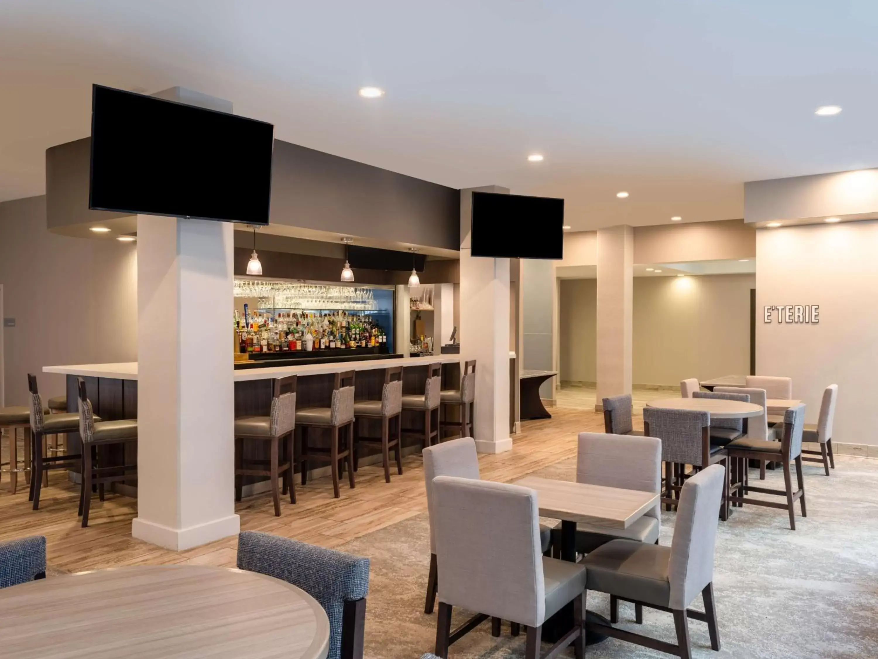 Restaurant/places to eat, Lounge/Bar in Embassy Suites Baltimore - North/Hunt Valley