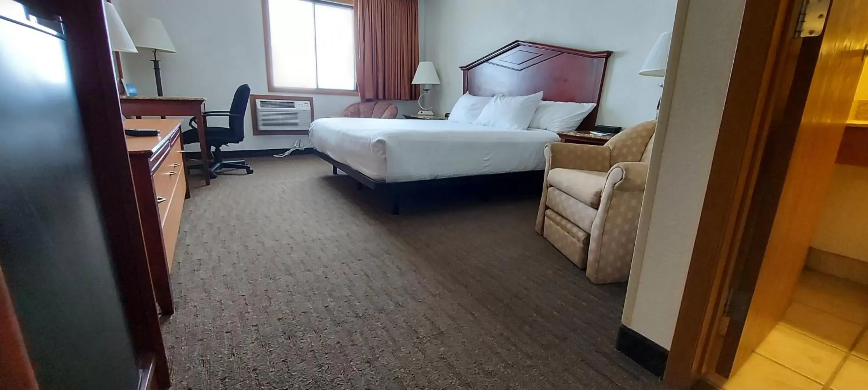 Photo of the whole room, Bed in Days Inn by Wyndham Willmar