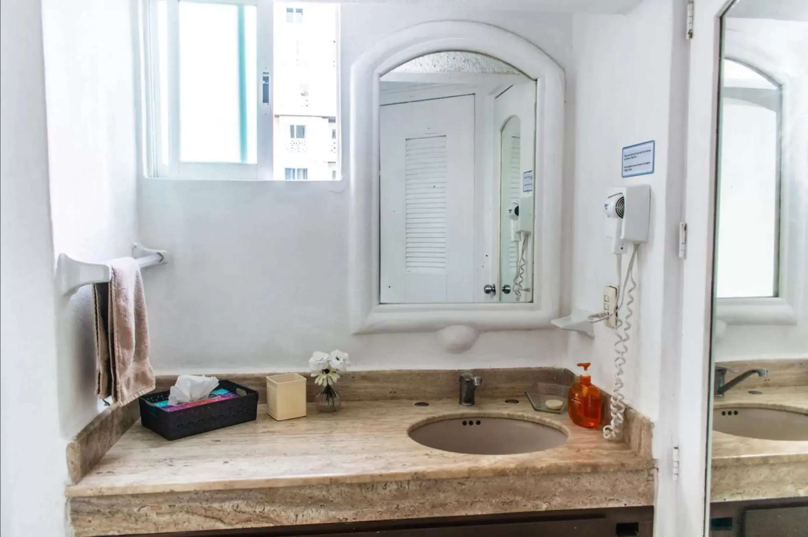 Bathroom in Cancun Beach&Sunrise