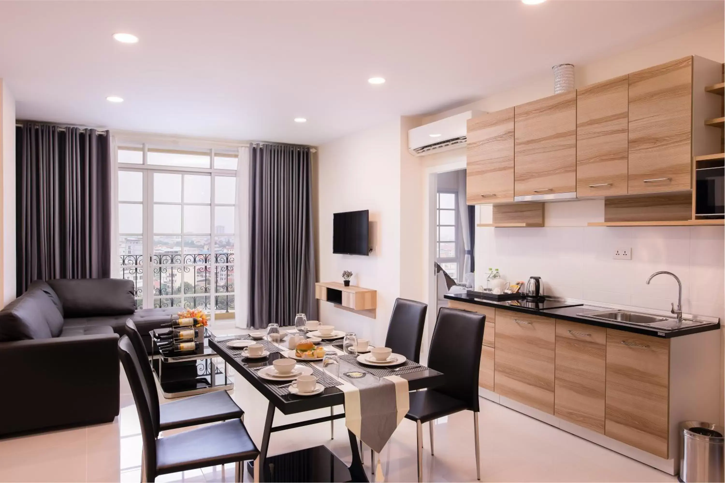 Kitchen or kitchenette, Dining Area in TK VIEW HOTEL & APARTMENT