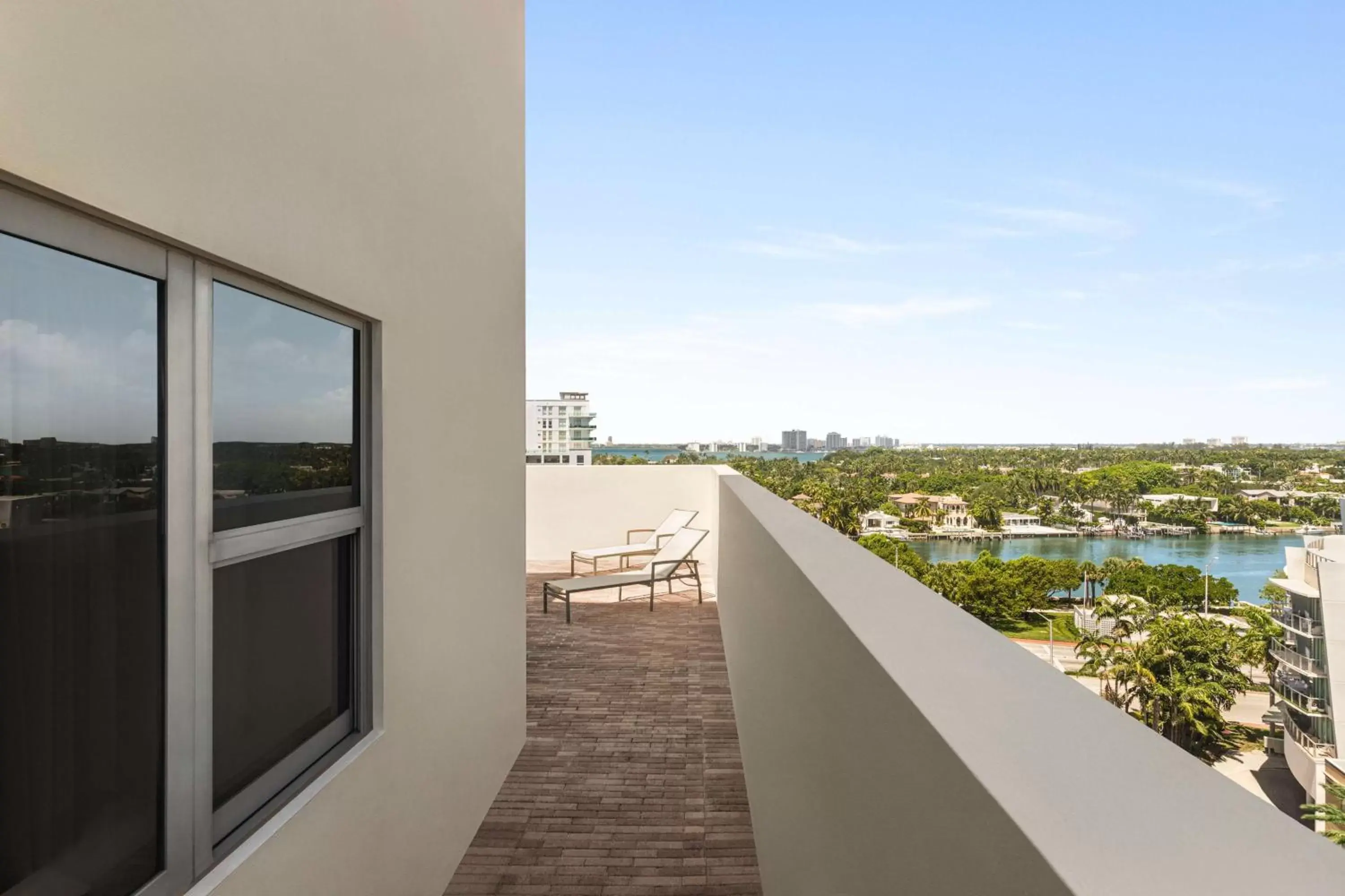 View (from property/room), Balcony/Terrace in Hilton Cabana Miami Beach