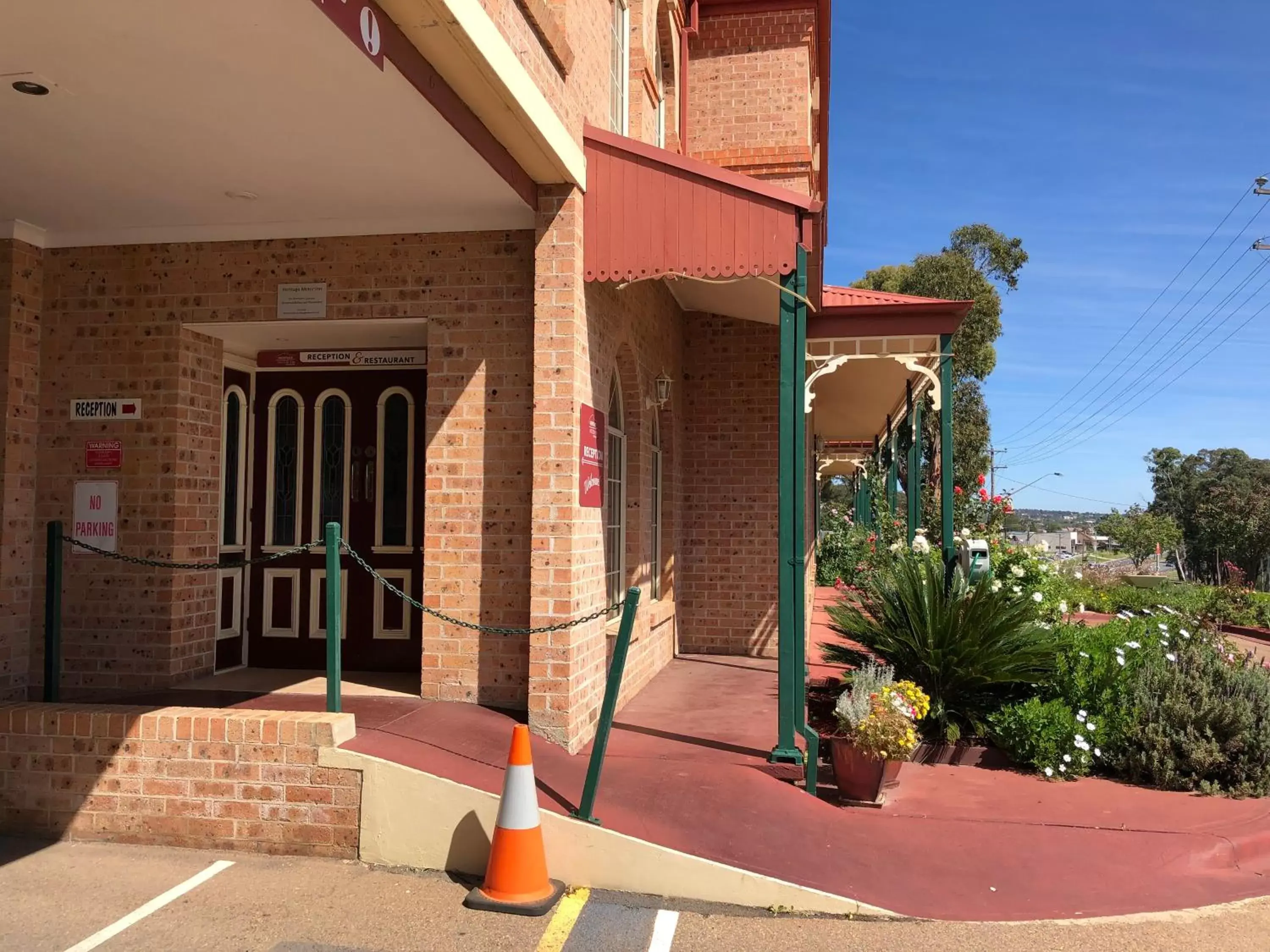 Facade/entrance in Heritage Motor Inn Goulburn