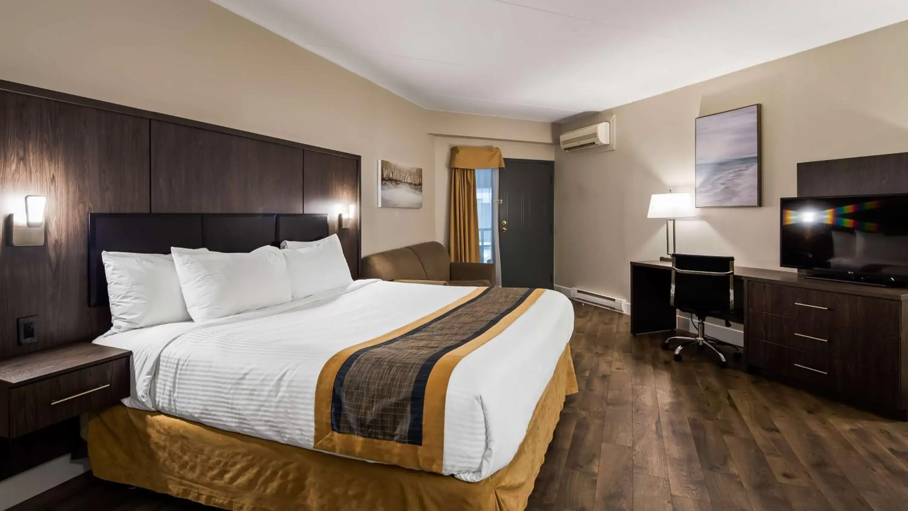 King Suite with Sofa Bed in Best Western Laval-Montreal & Conference Centre King Suite with Sofa Bed in Best Western Laval-Montreal & Conference Centre