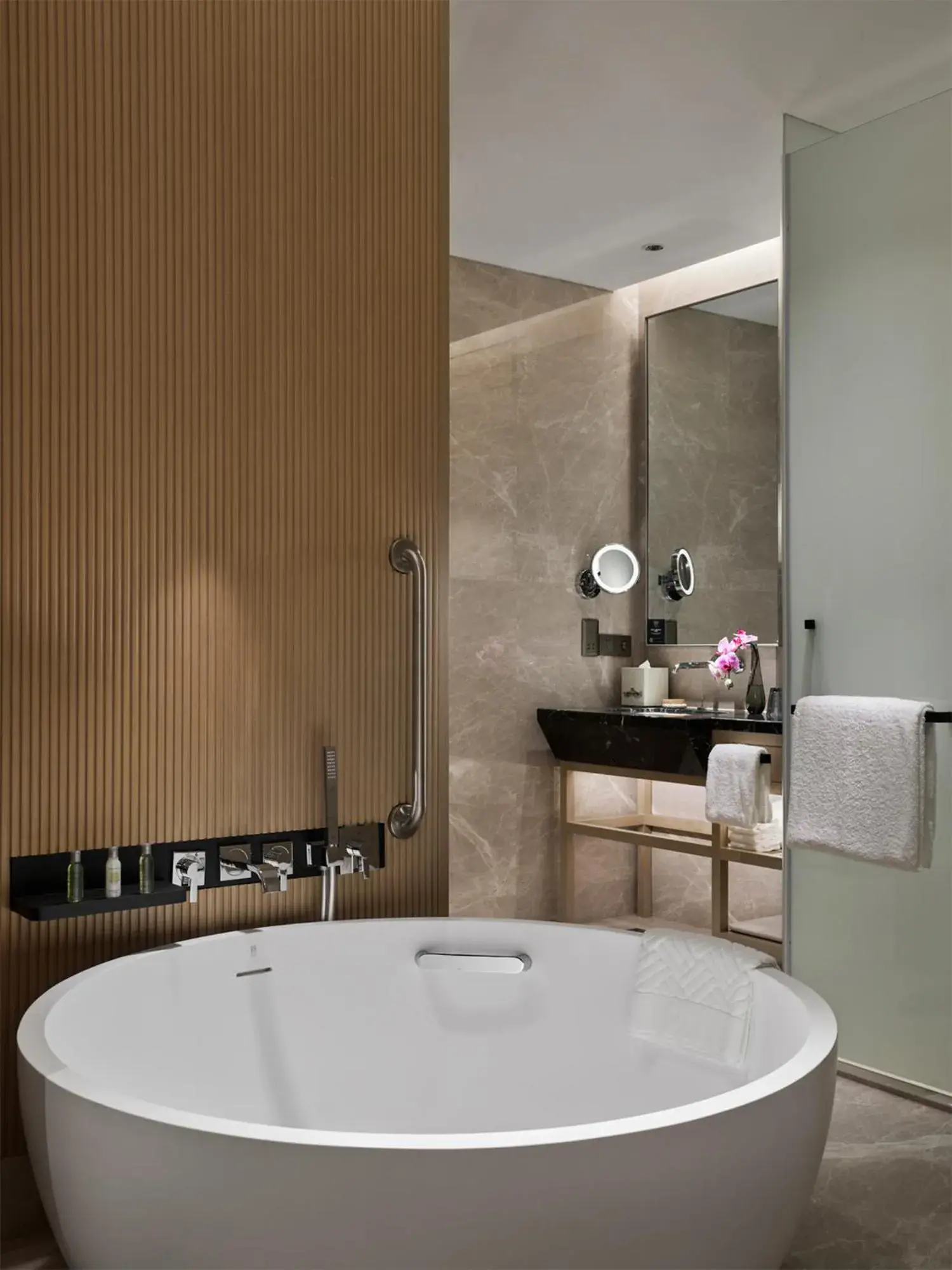 Bath, Bathroom in Hilton Shanghai Songjiang Guangfulin
