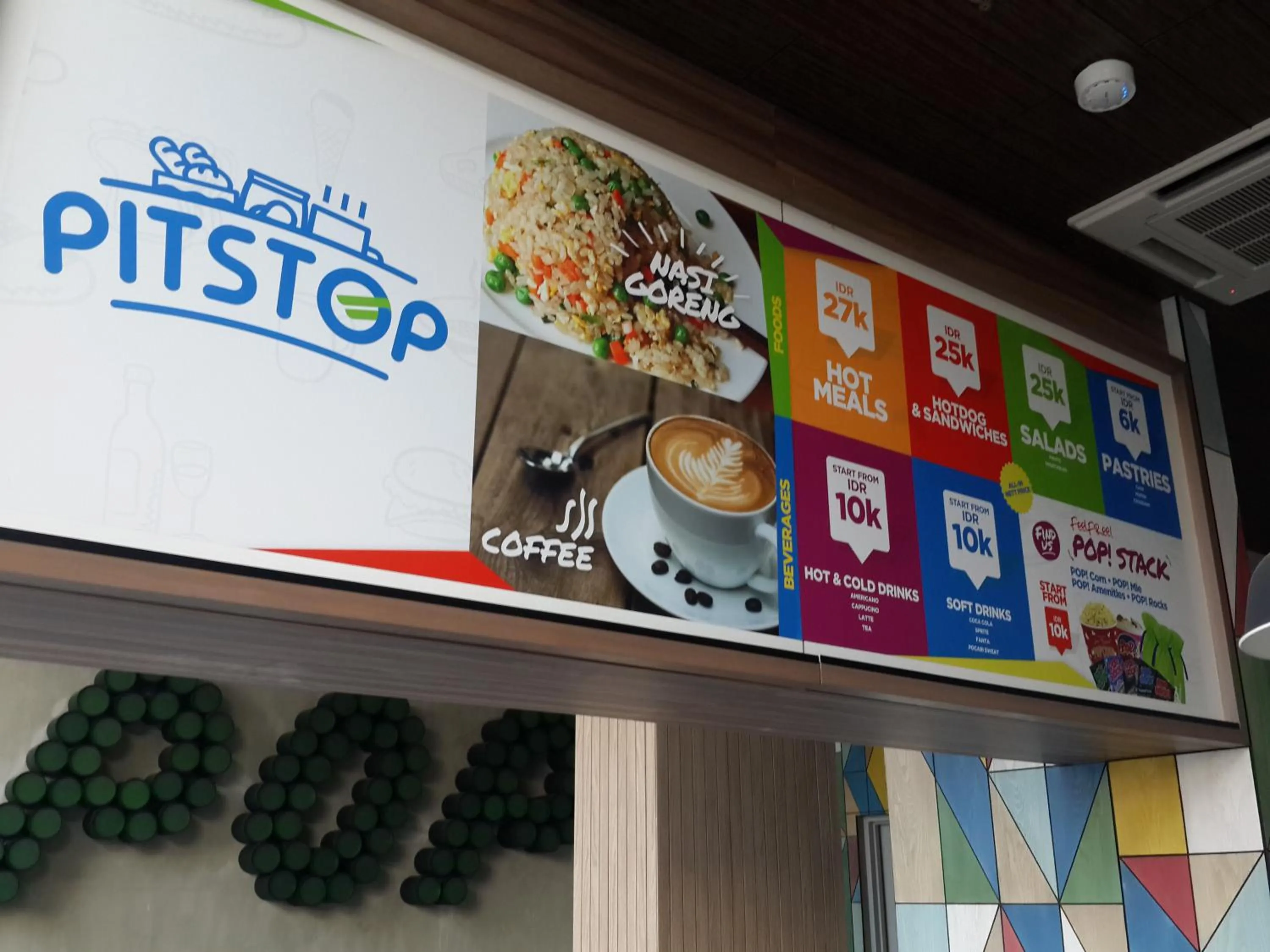 On-site shops in POP! Hotel Pasar Baru Jakarta