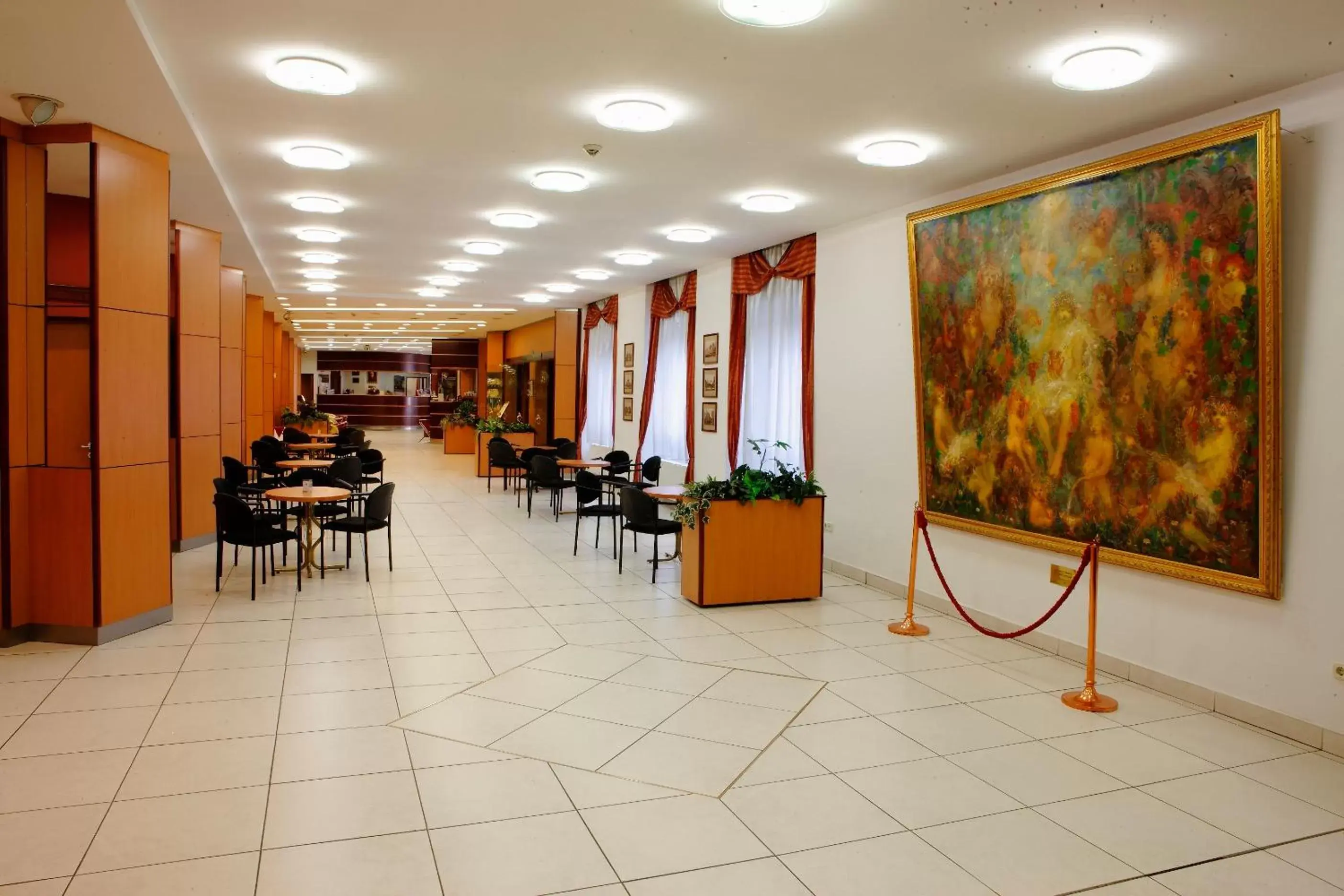 Lobby or reception, Restaurant/Places to Eat in Benczur Hotel