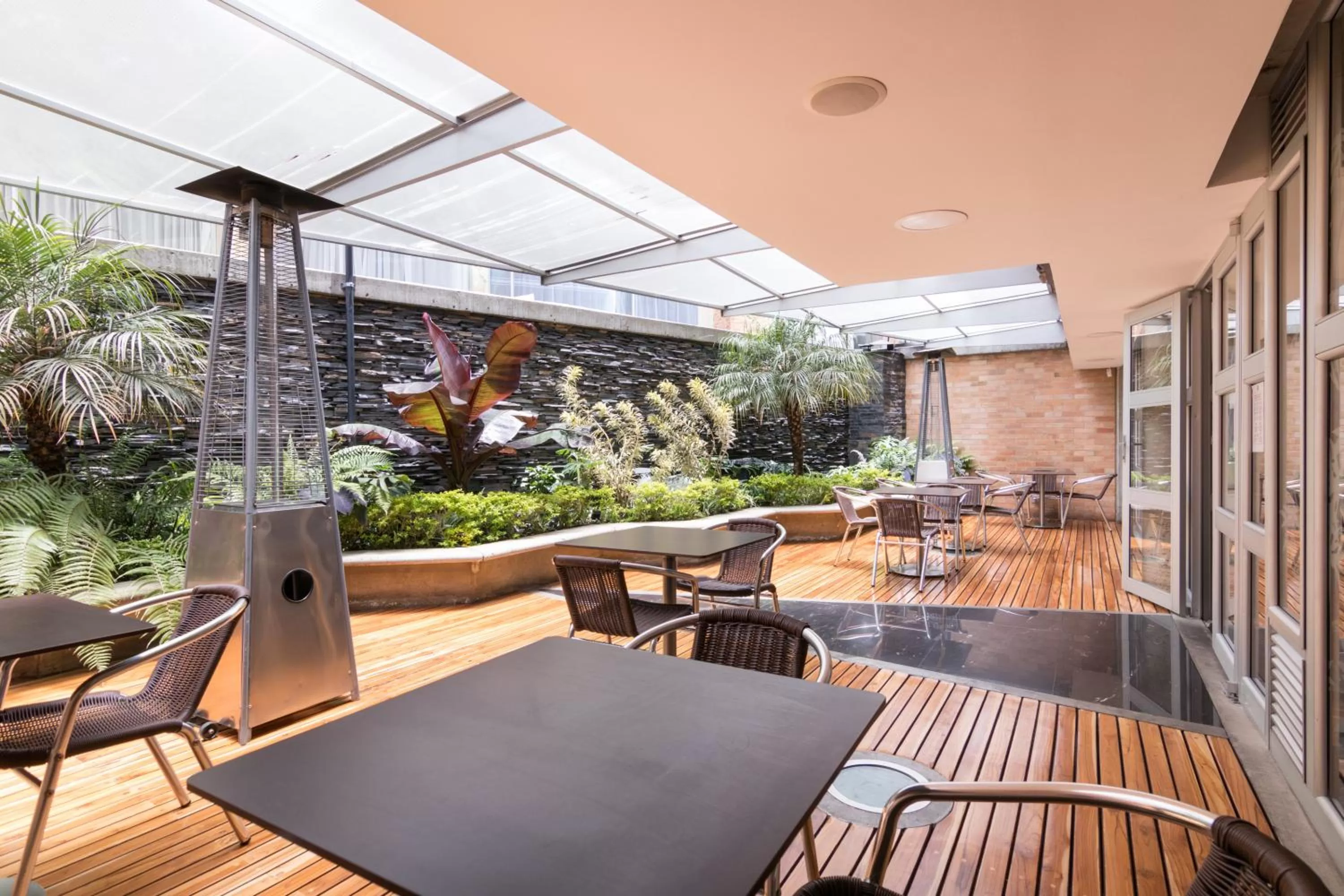 Patio in Hotel 5 Elementos Corferias by HBP