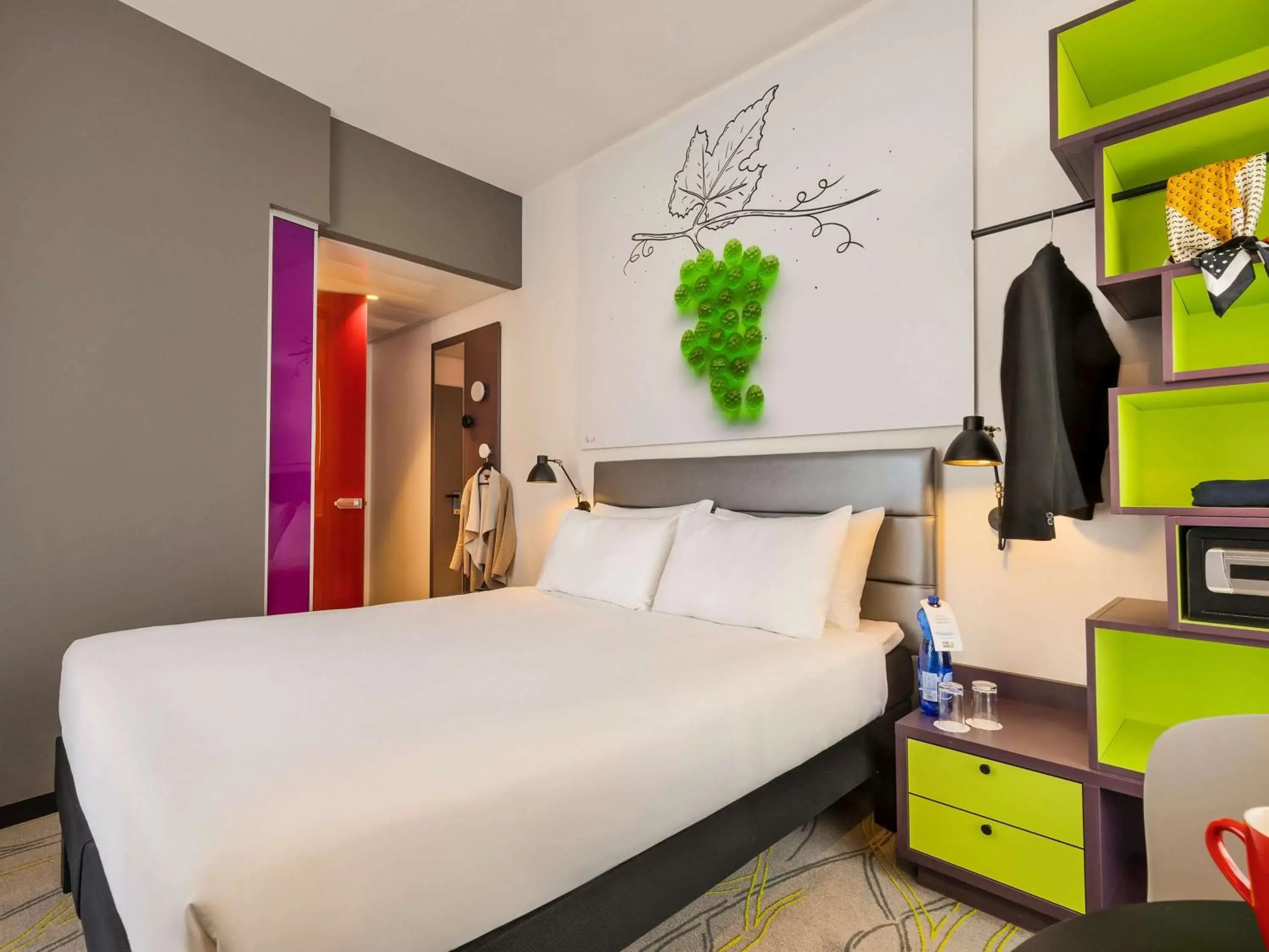 Photo of the whole room, Bed in Ibis Styles Jerusalem City Center - An AccorHotels Brand