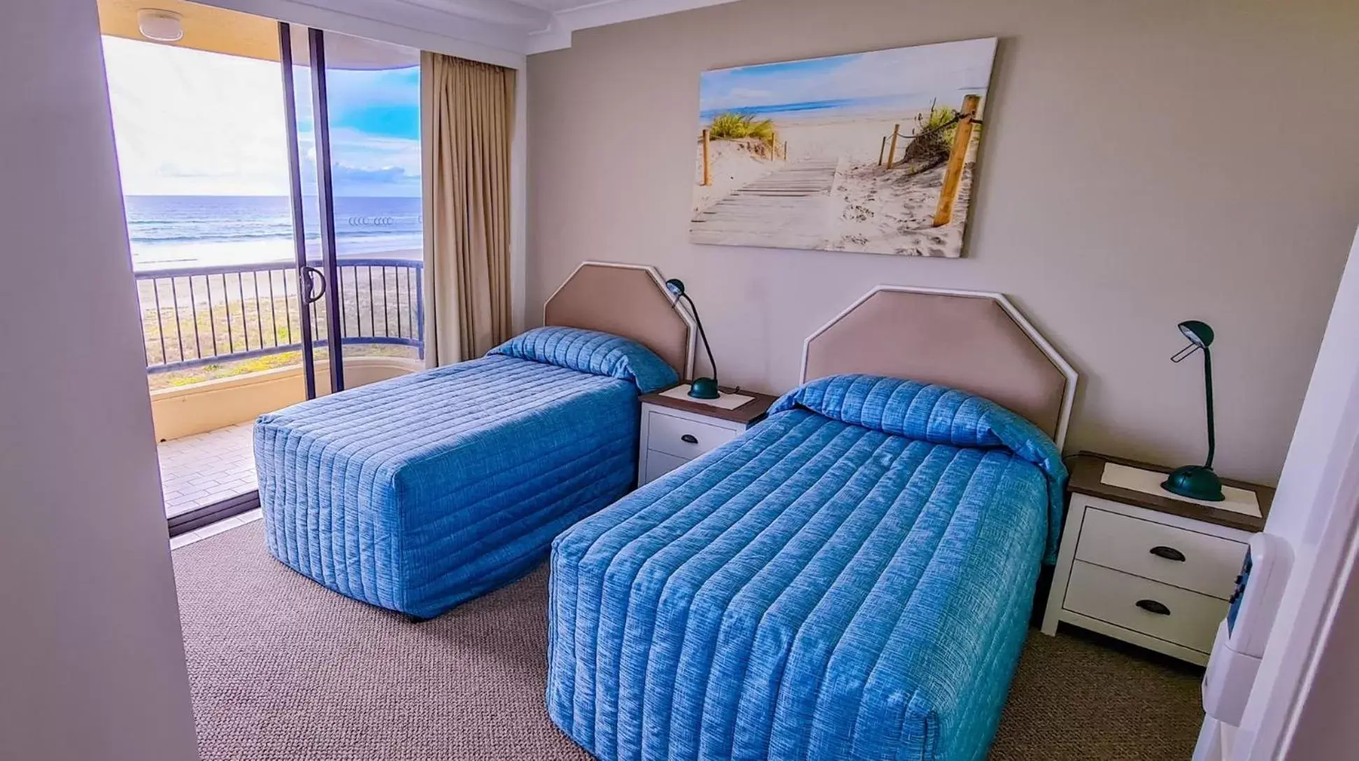 Bedroom, Bed in Pelican Sands Beach Resort