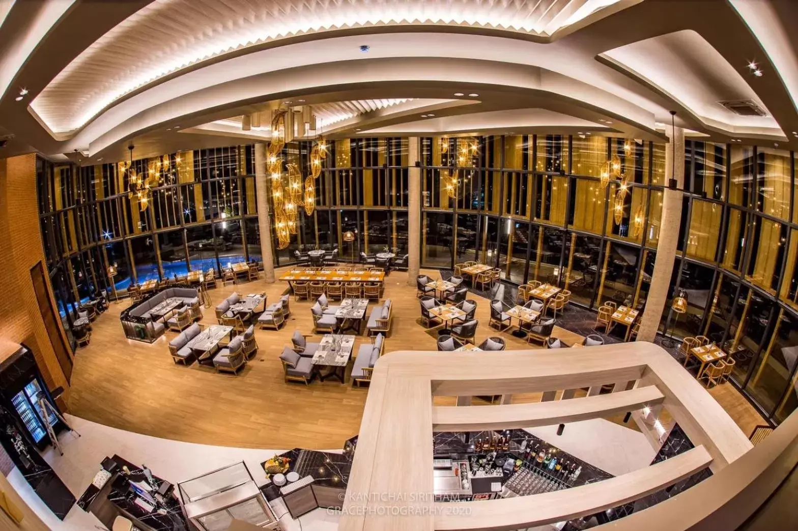 Restaurant/places to eat in The Signature Hotel Airport