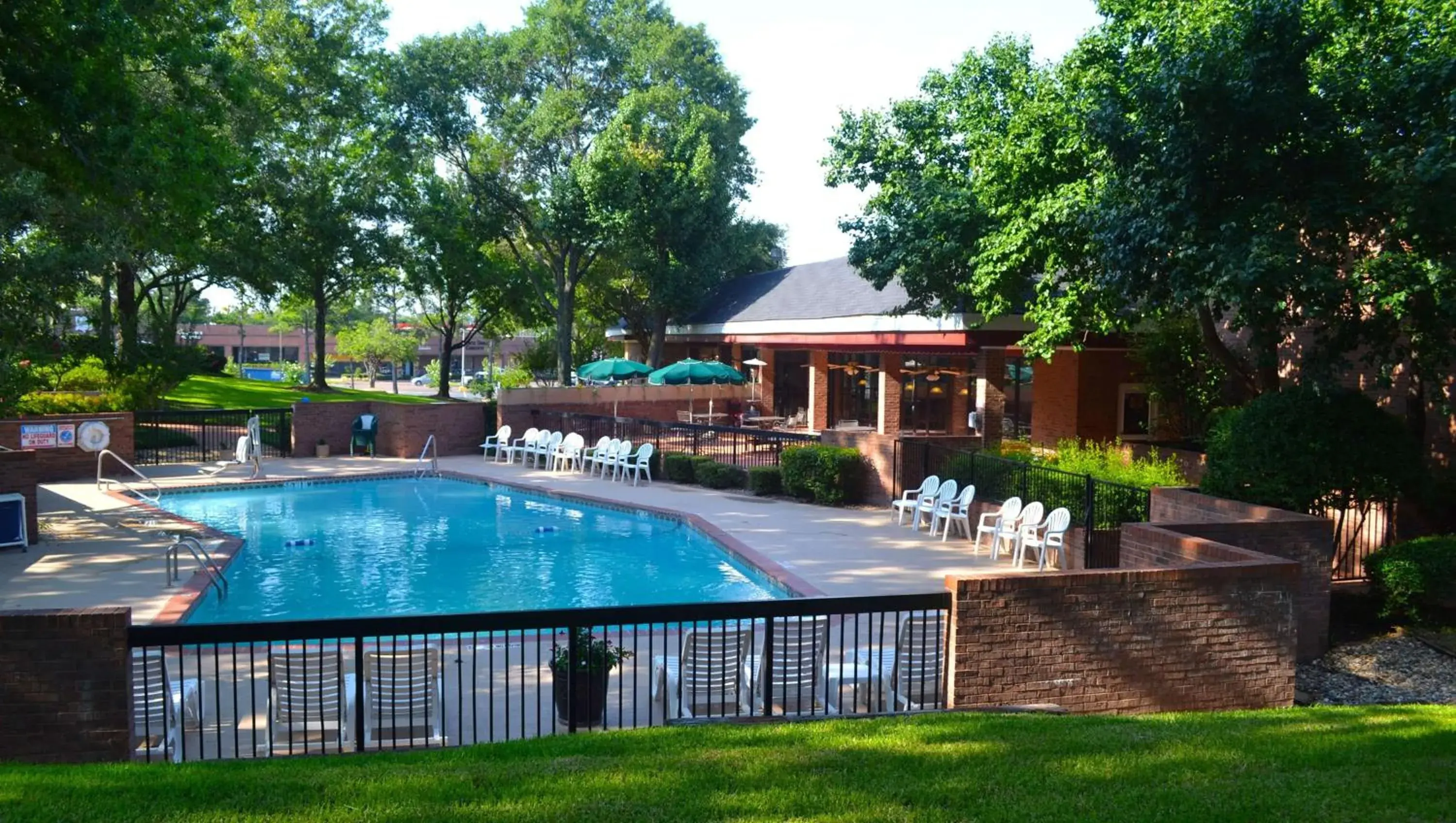 Swimming pool in Magnuson Grand Hotel and Conference Center Tyler Swimming pool in Magnuson Grand Hotel and Conference Center Tyler