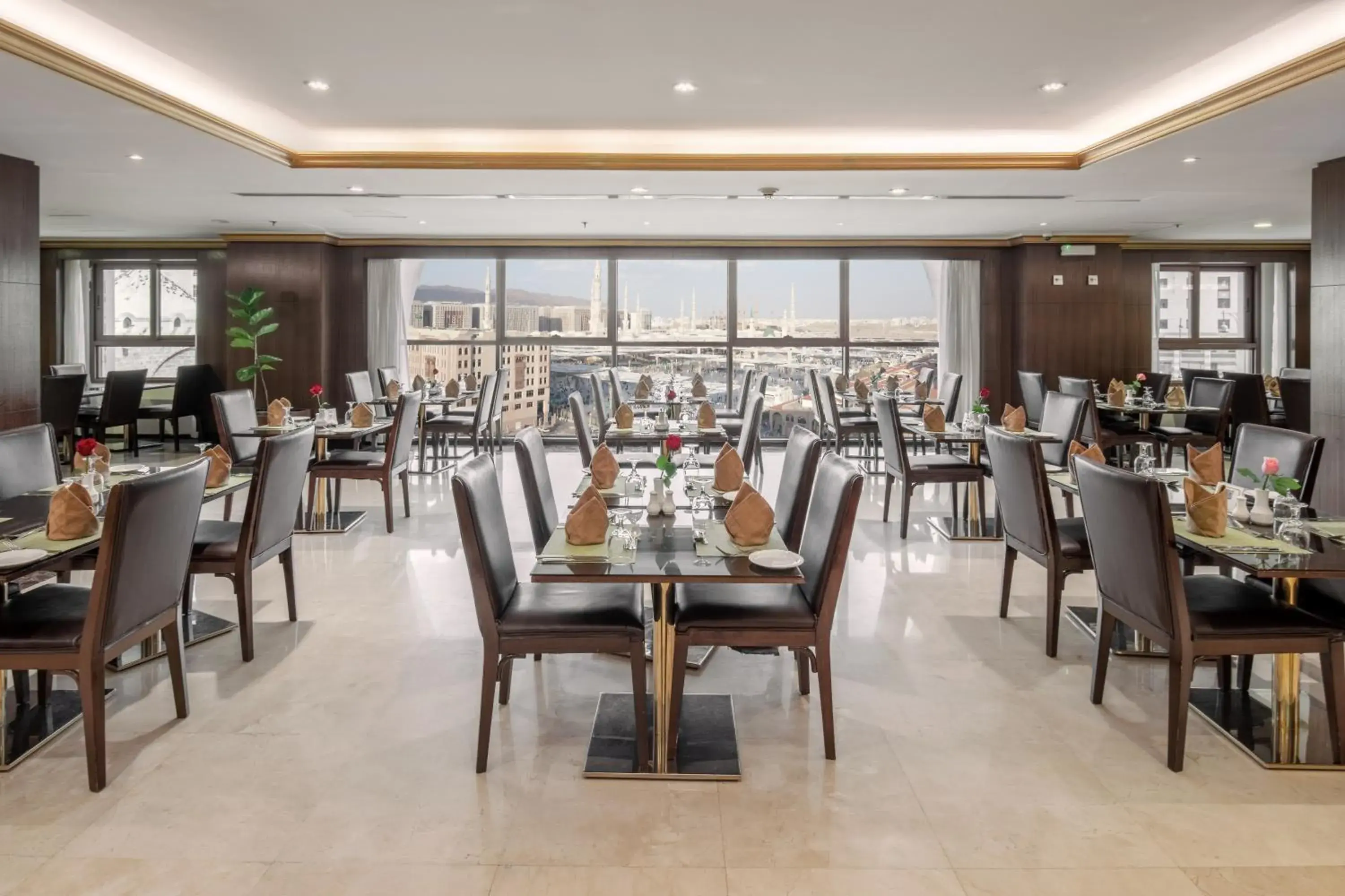 Restaurant/Places to Eat in Taiba Madinah Hotel