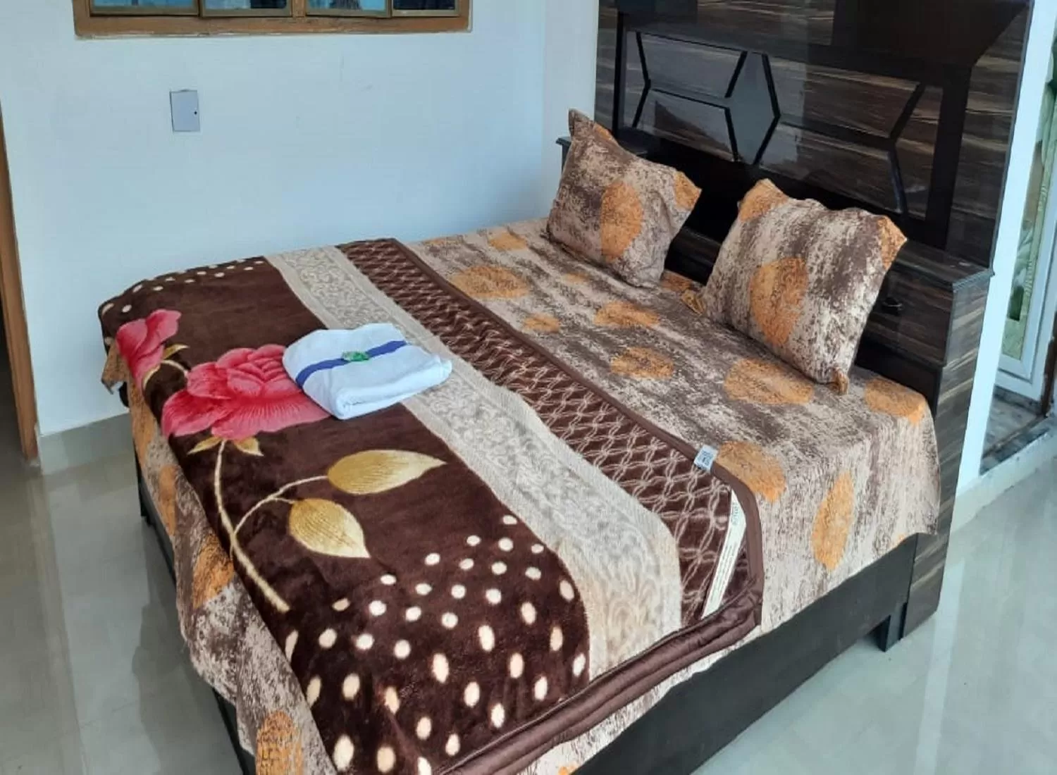 Bedroom, Bed in STAYMAKER Hotel Raj Ganga