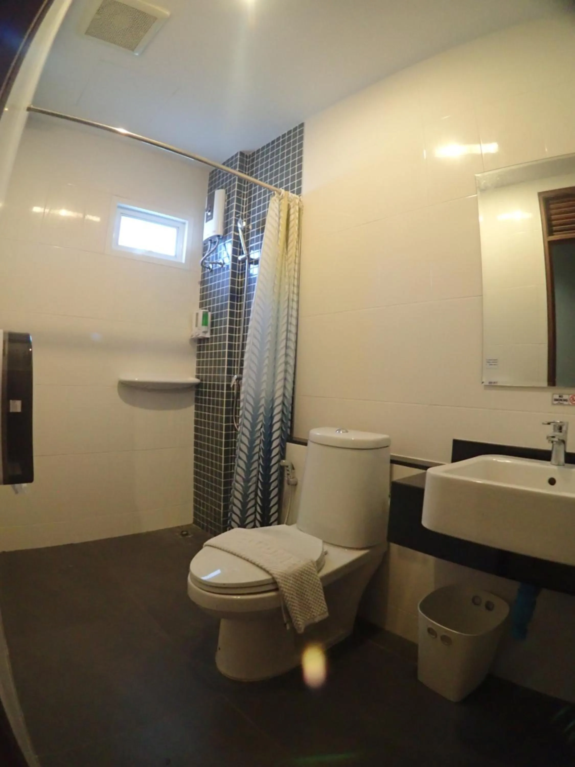 Shower in Pop-In Aonang