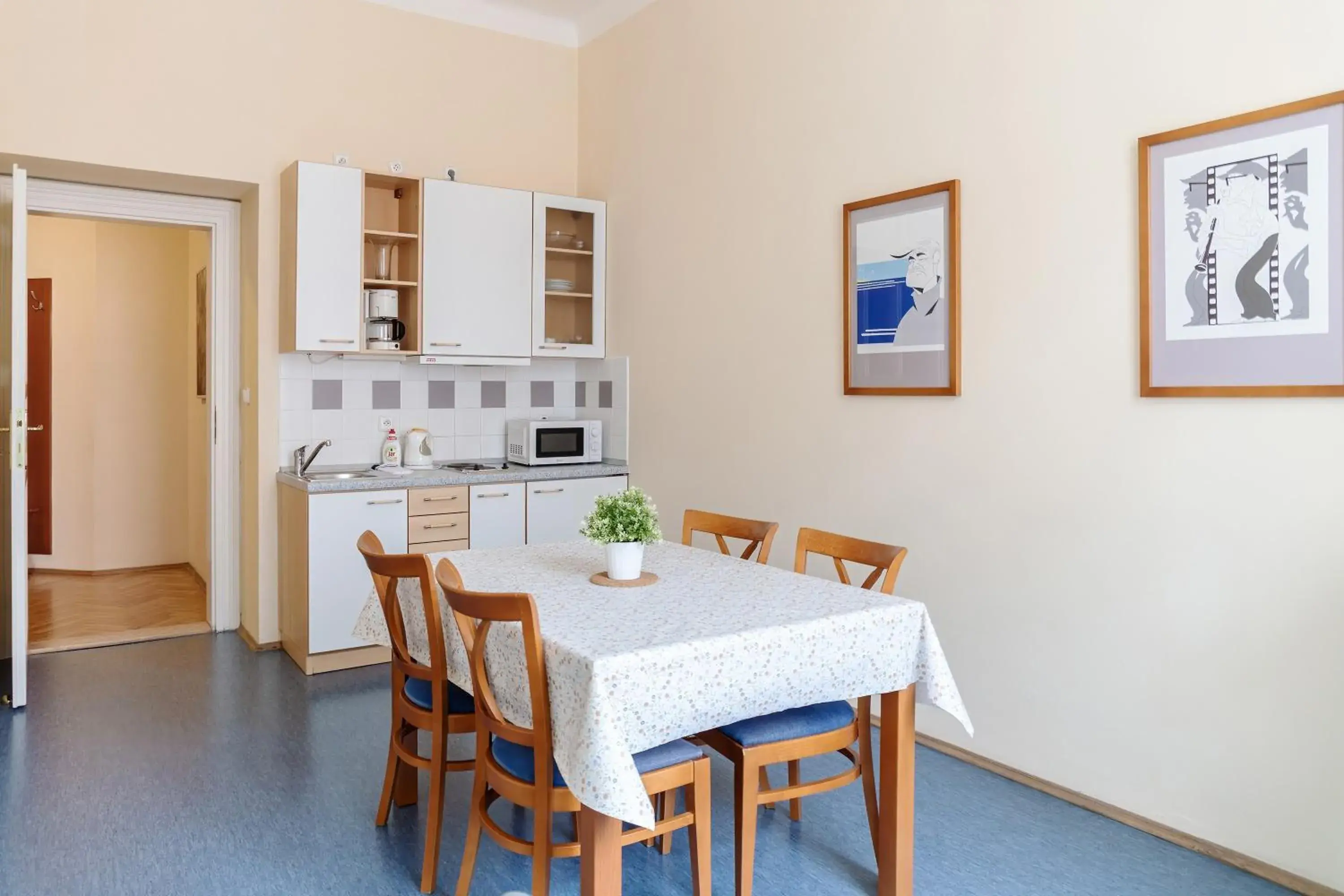 Kitchen or kitchenette, Dining Area in Aparthotel Sibelius