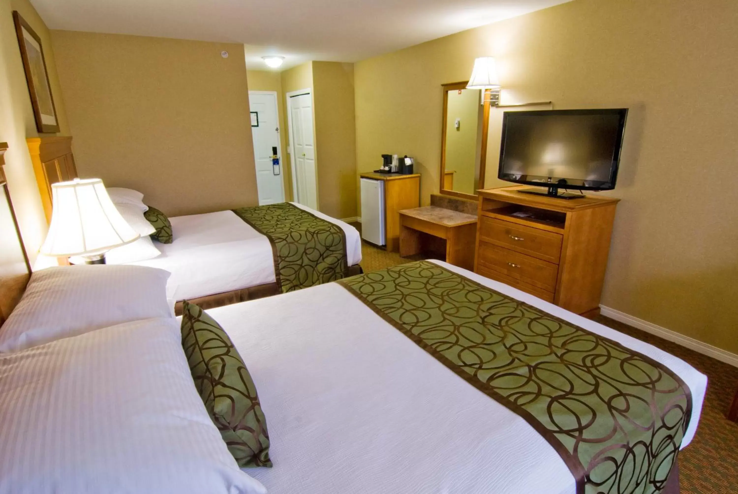 Bedroom, Bed in Best Western Plus Osoyoos Hotel & Suites