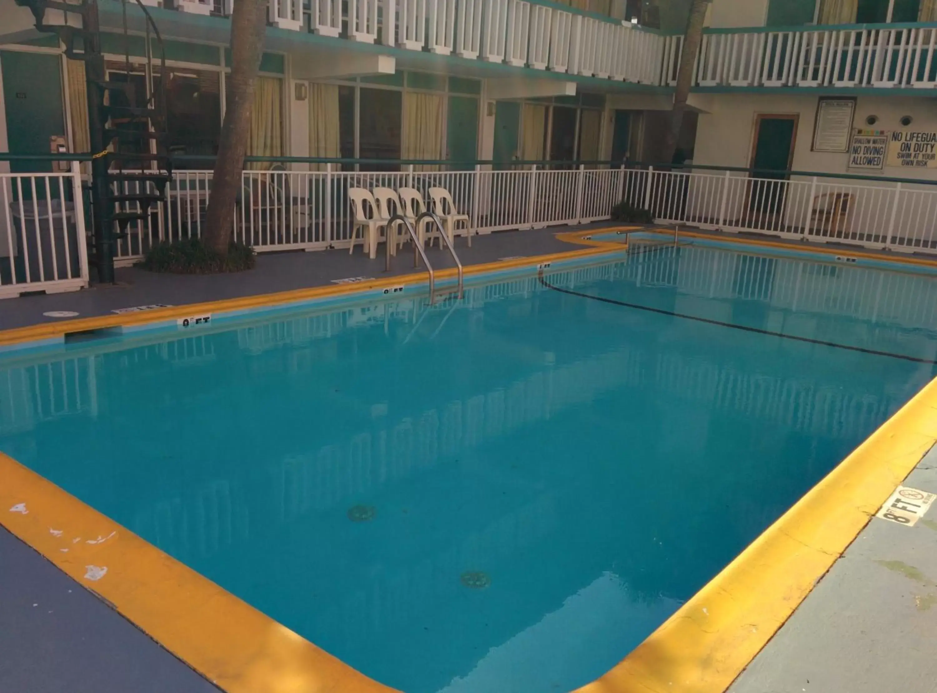 Day, Swimming Pool in Wayfarer Motel