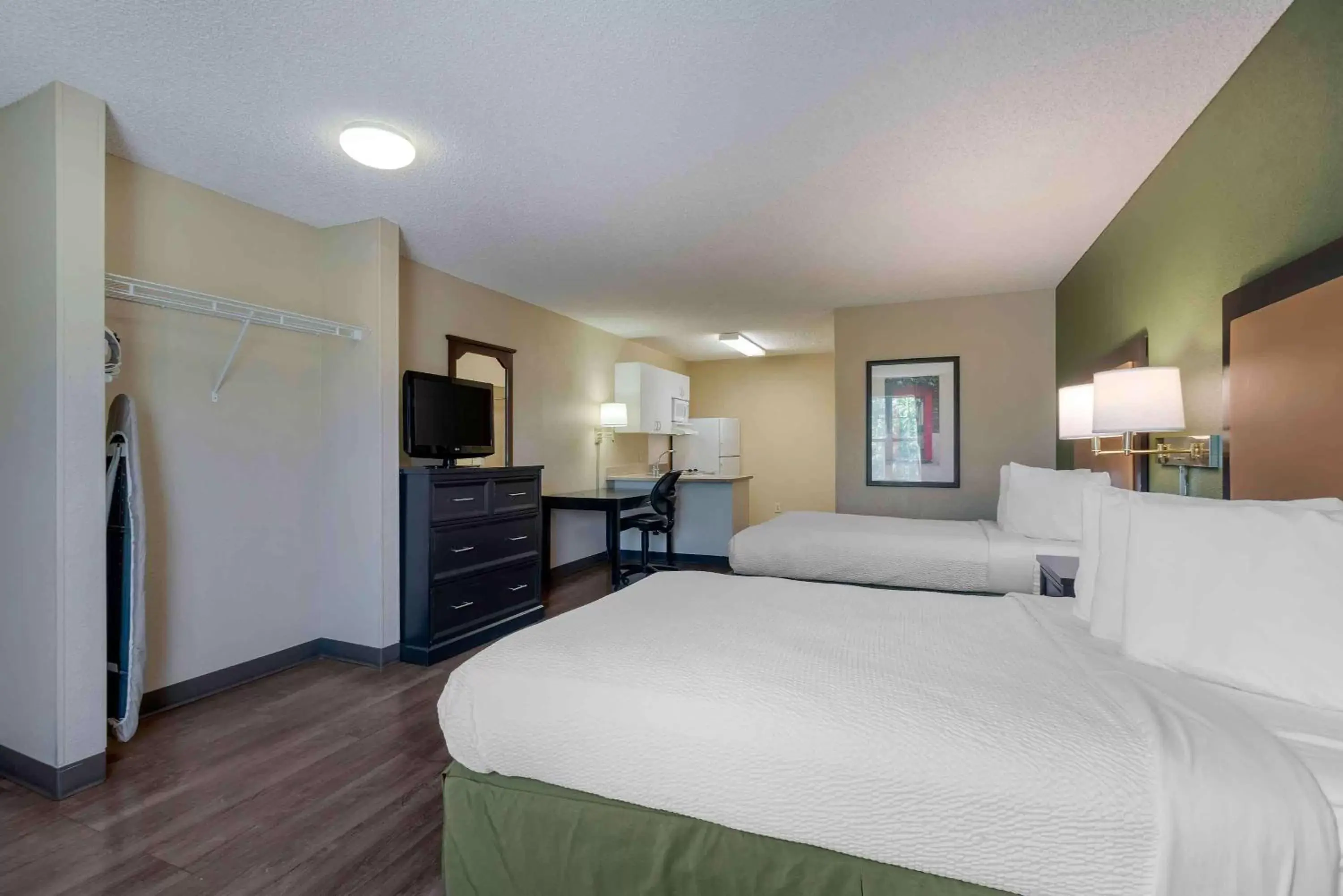Bedroom, Bed in Extended Stay America Suites - Santa Rosa - South