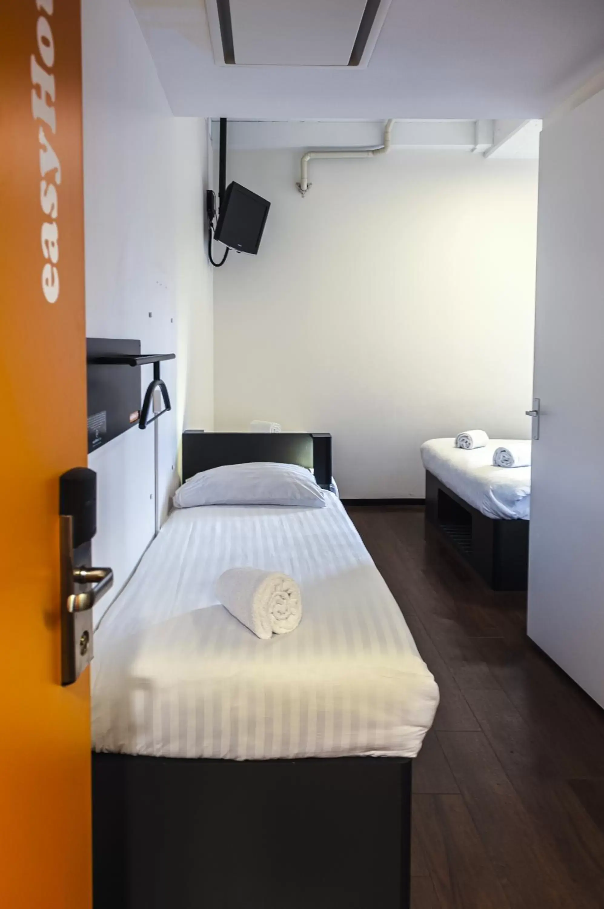 Quadruple Room - Disability Access in easyHotel Amsterdam City Centre South