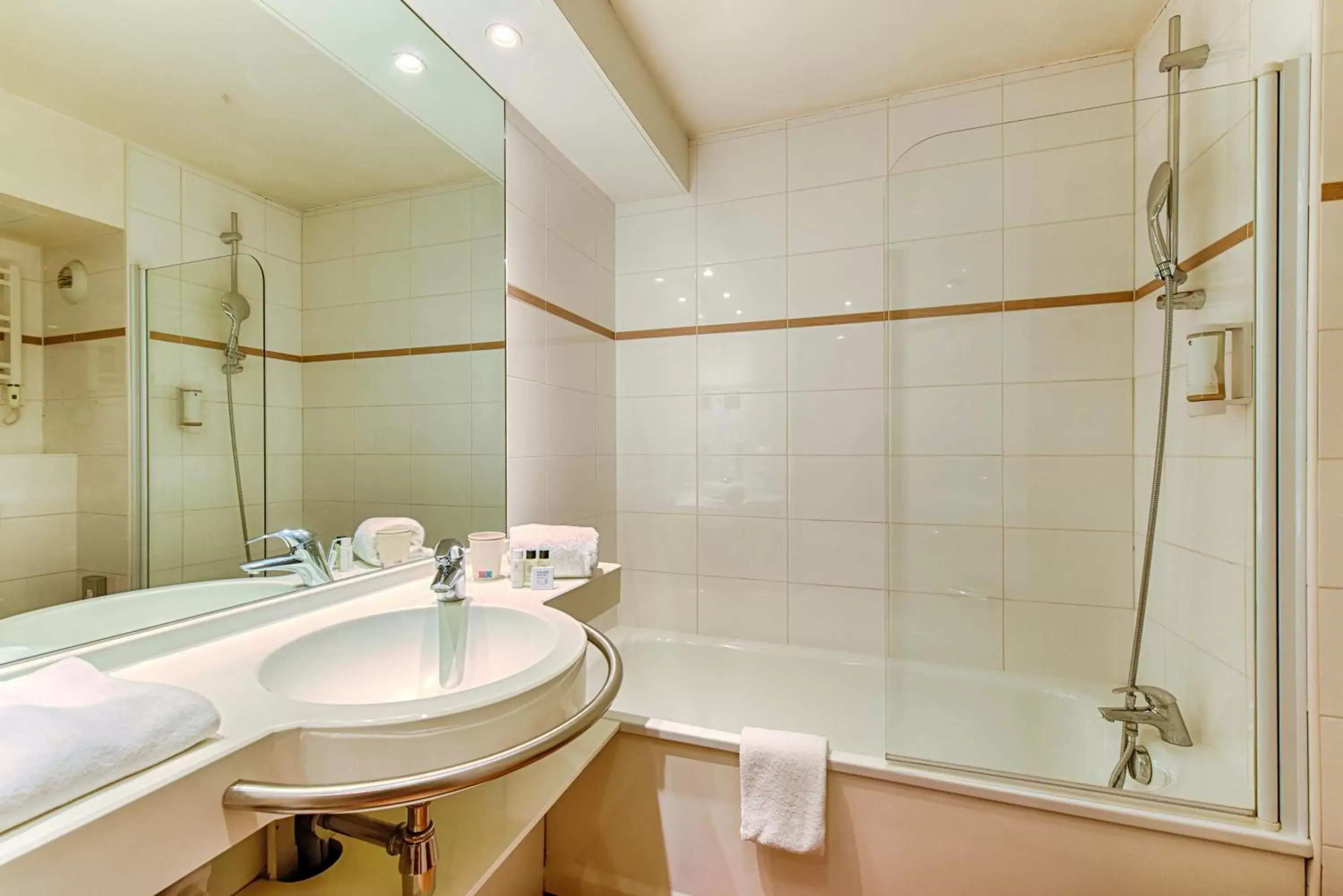 Bathroom in Best Western PLUS Elixir Grasse