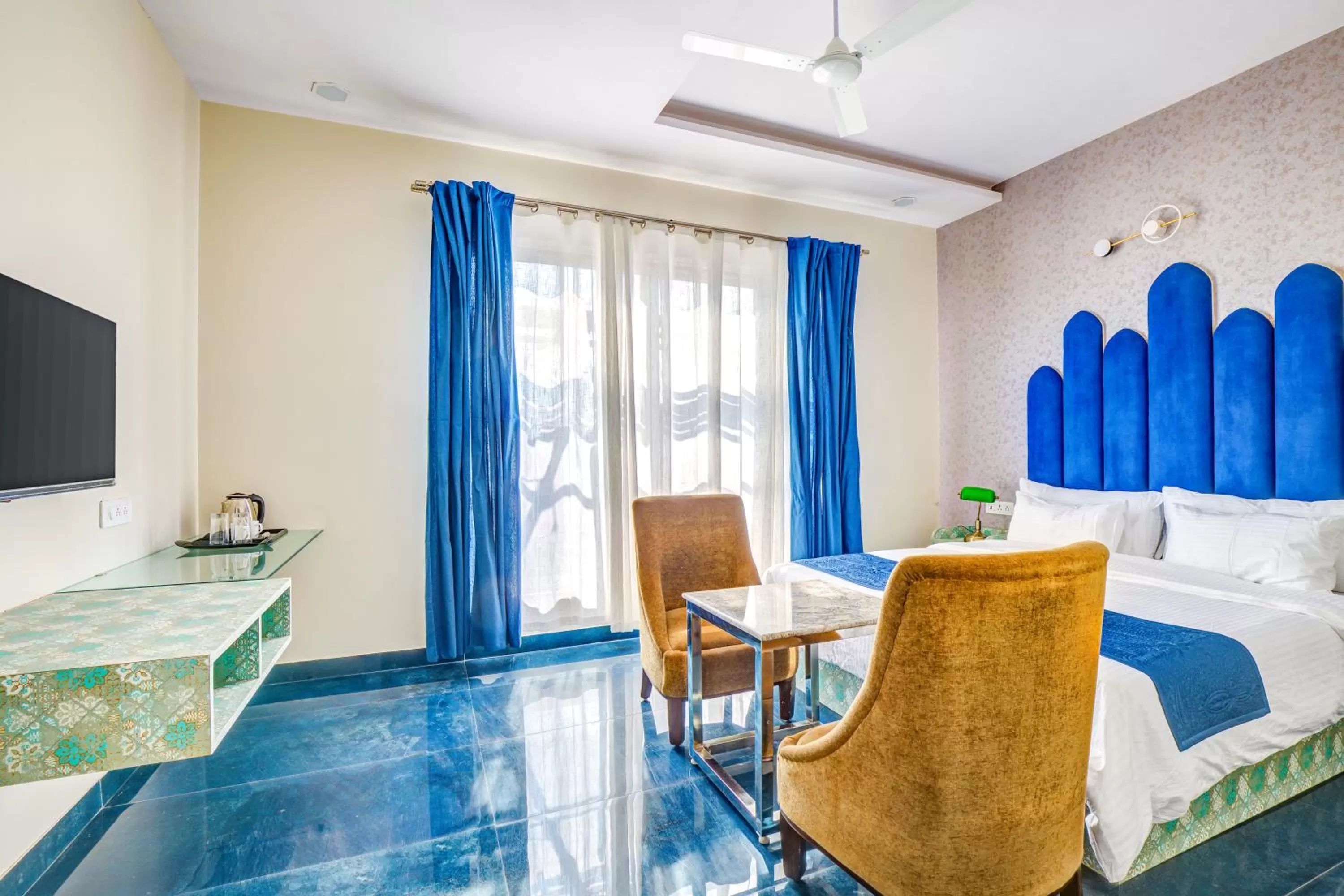 TV and multimedia, Bed in FabHotel The White Moon