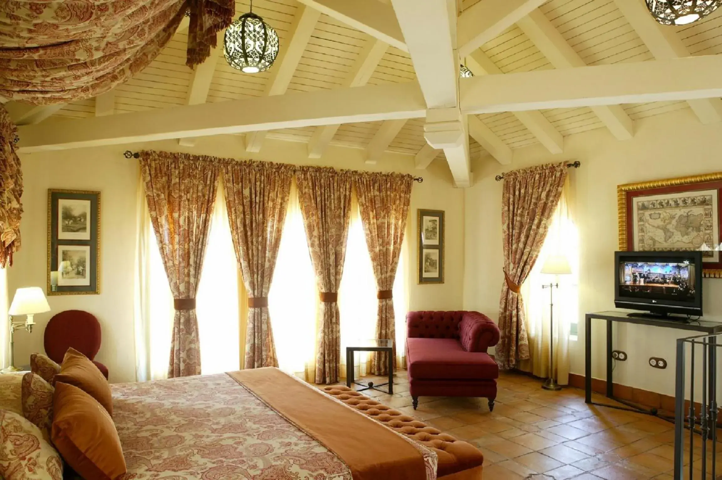 Photo of the whole room, Seating Area in Hacienda Montija Hotel