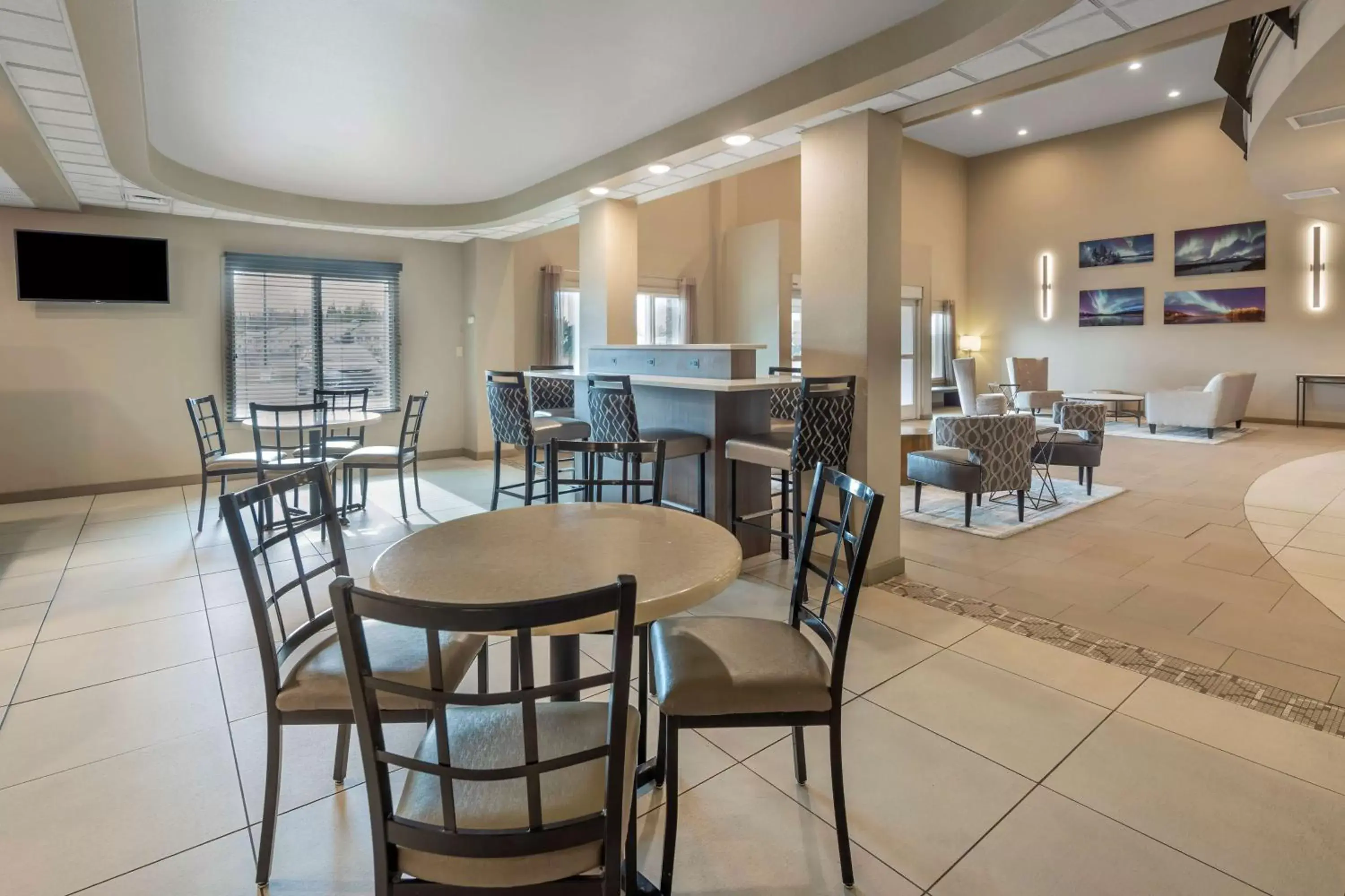 Lobby or reception, Restaurant/Places to Eat in Best Western Plus Chena River Lodge