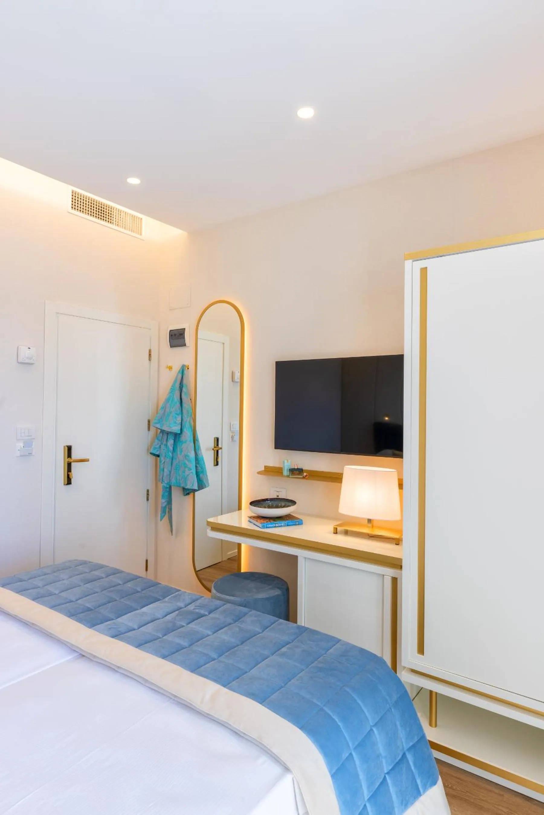 TV and multimedia, Bed in Hotel Tiffany's