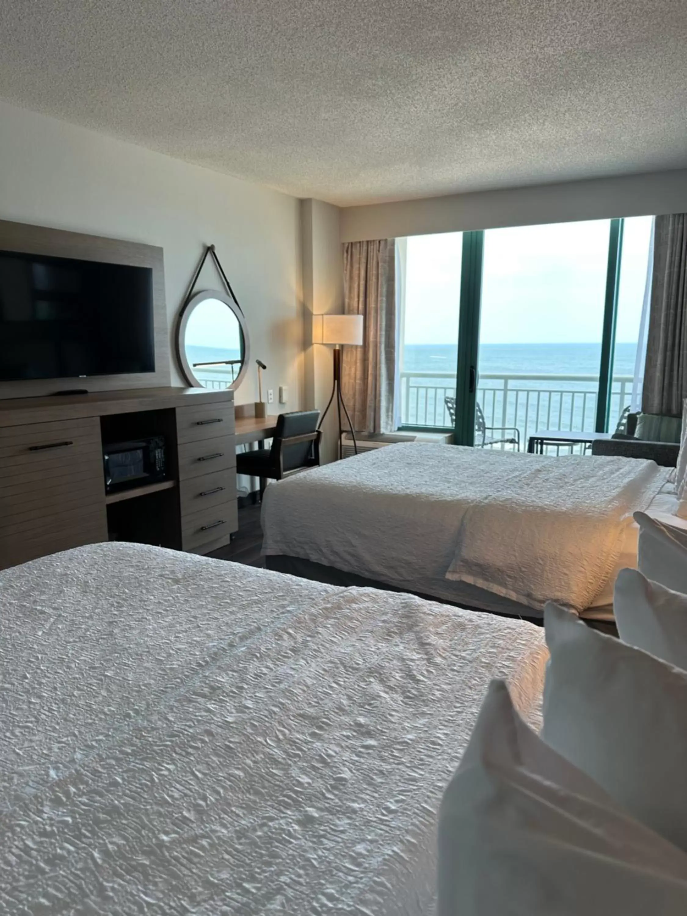 Bed in Hampton Inn Virginia Beach-Oceanfront South