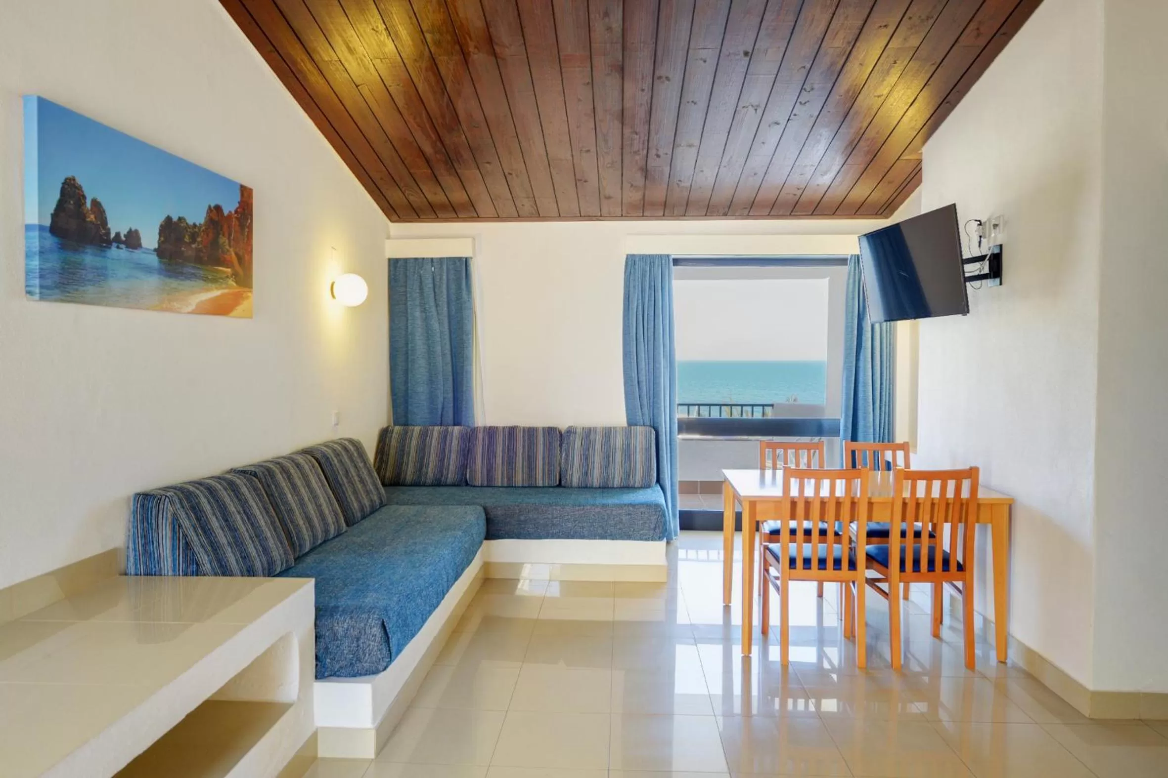 Standard Two-Bedroom Apartment with Partial Sea View in 3HB Golden Beach