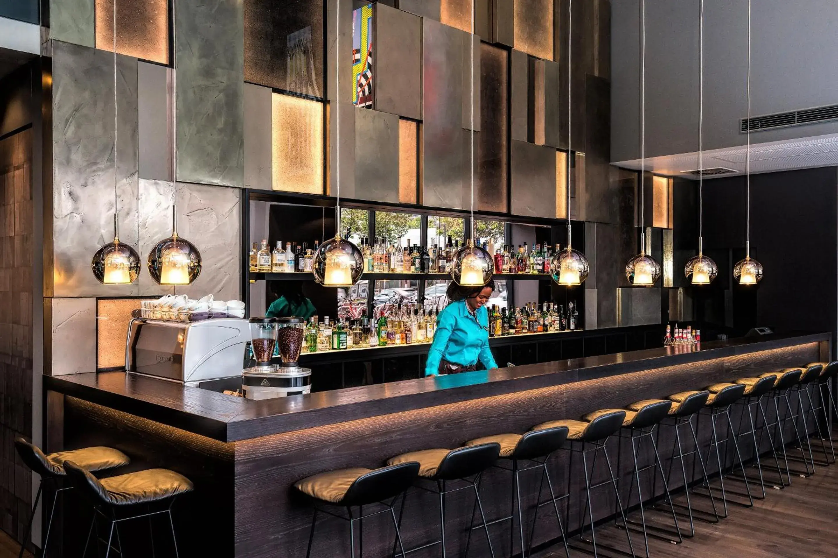 Lounge or bar in Motel One Wien Westbahnhof