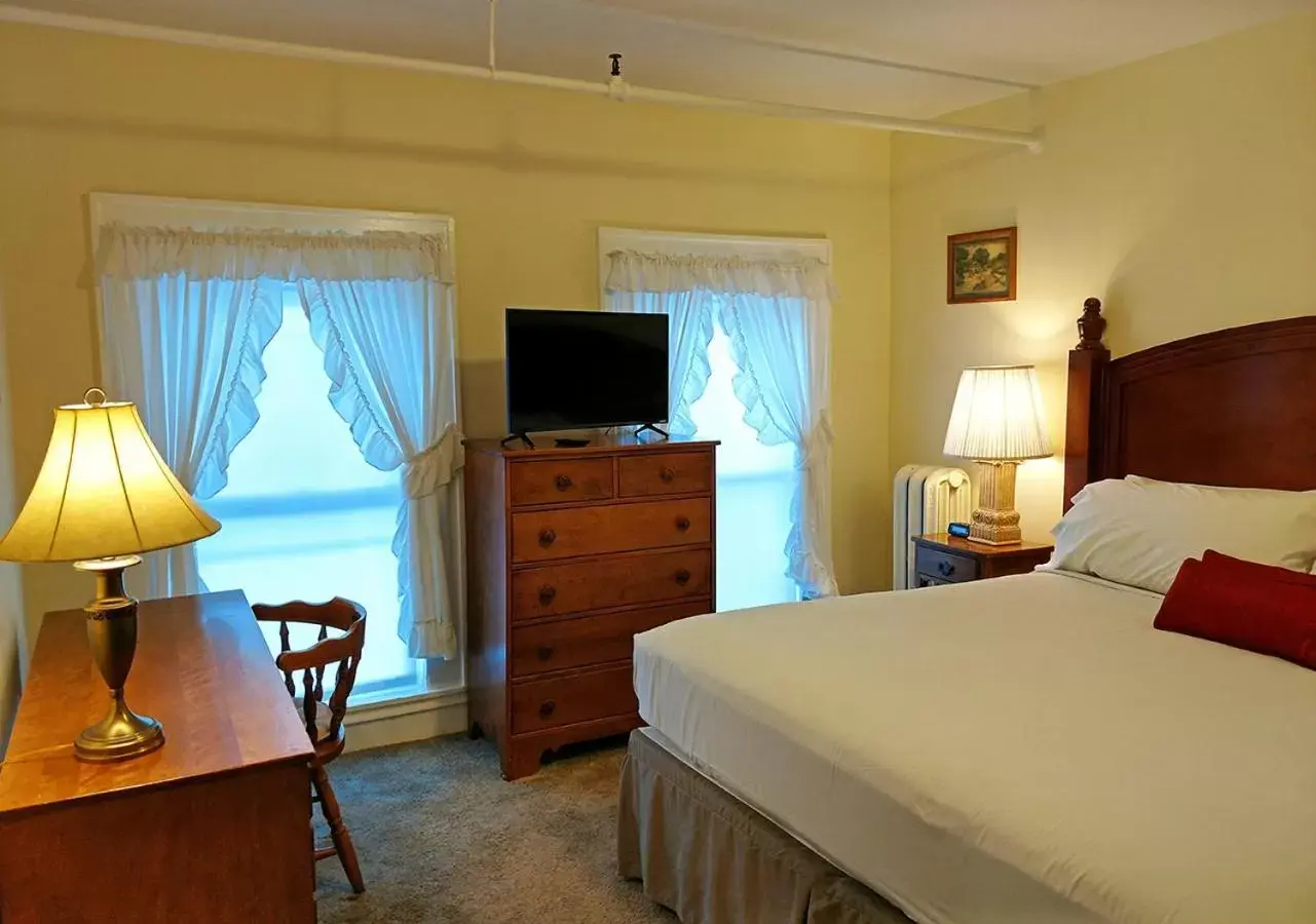 Bedroom, Bed in Thayers Inn Bedroom, Bed in Thayers Inn