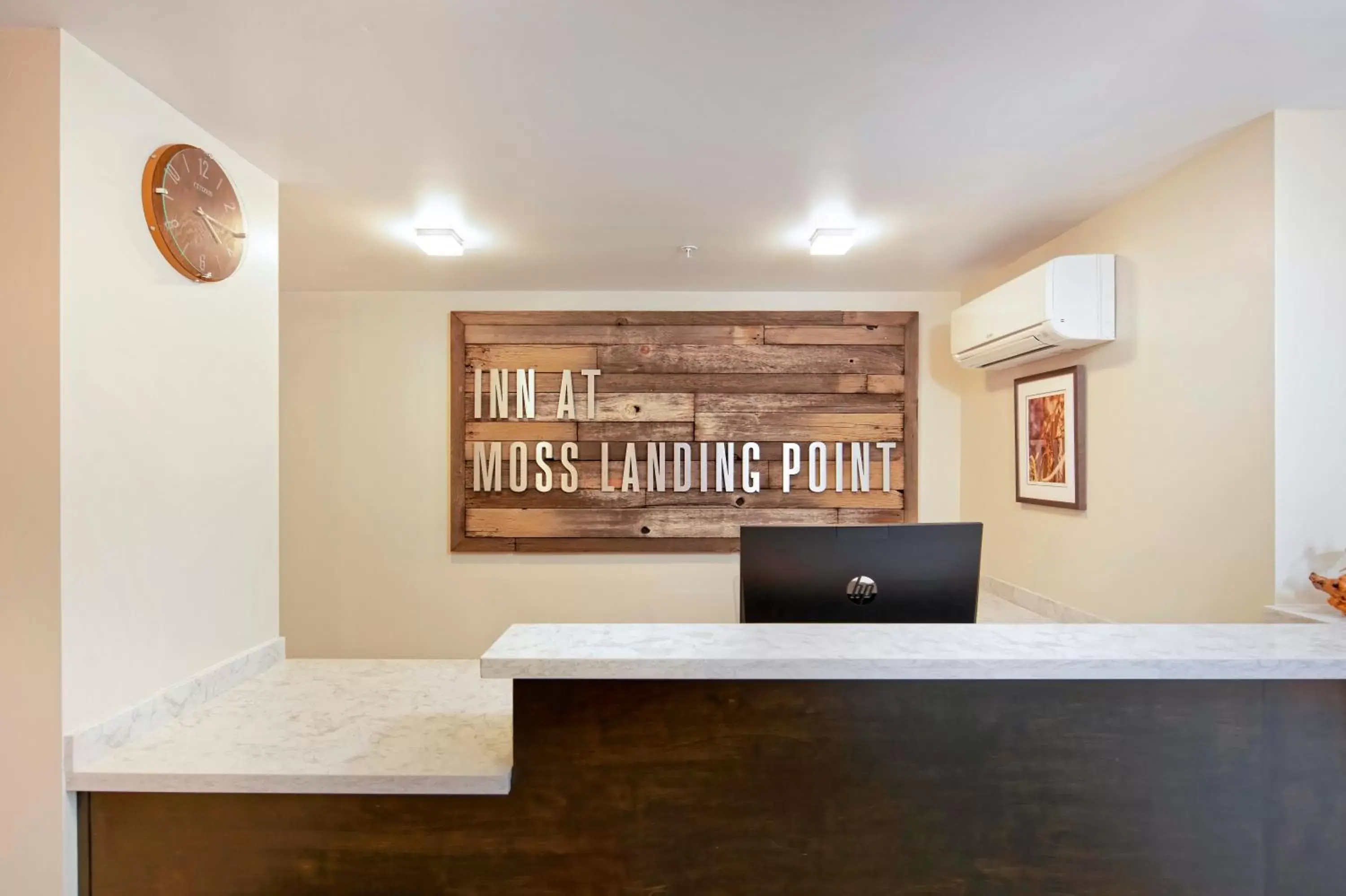 Lobby or reception in Inn At Moss Landing Point