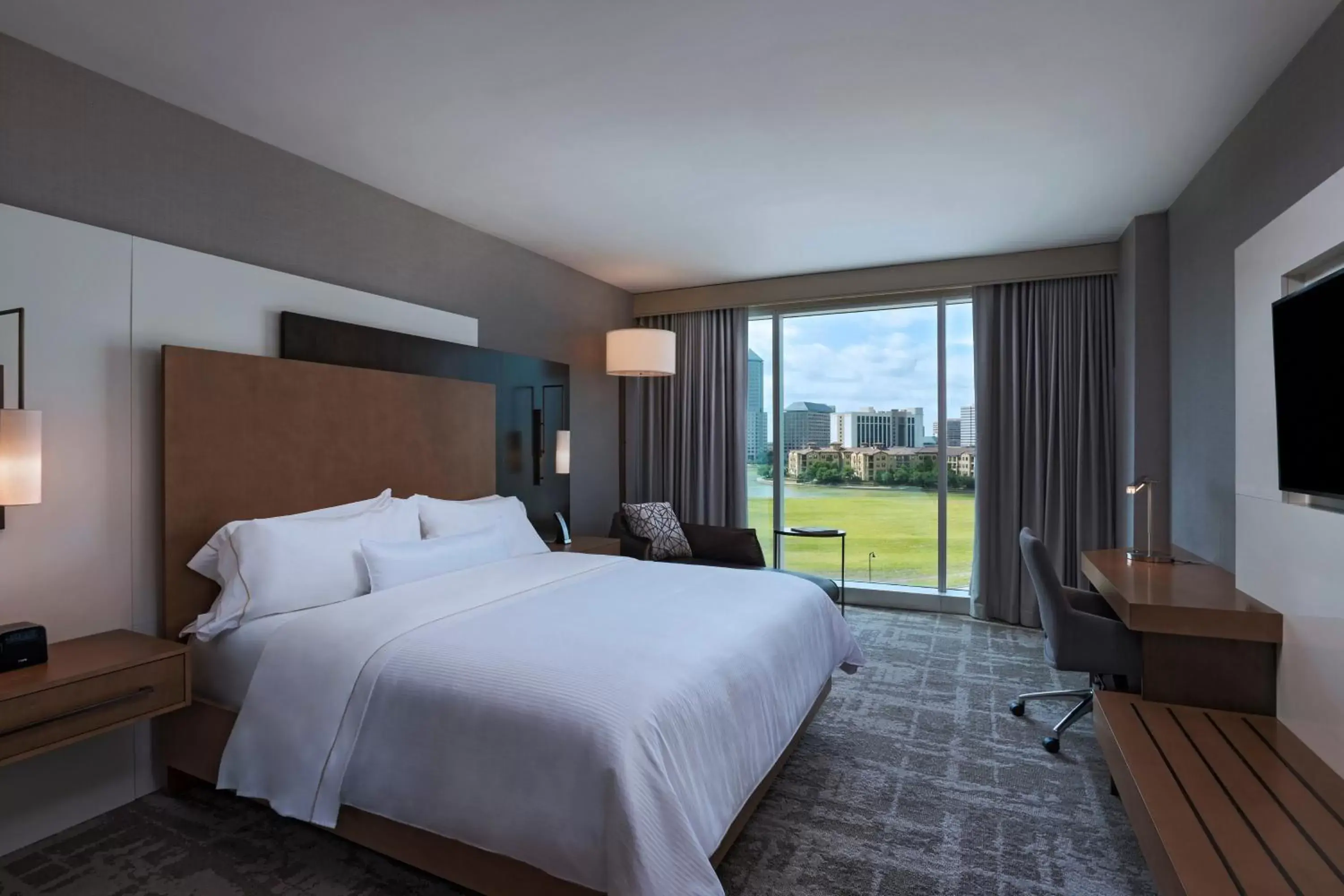 Photo of the whole room, Bed in The Westin Irving Convention Center at Las Colinas