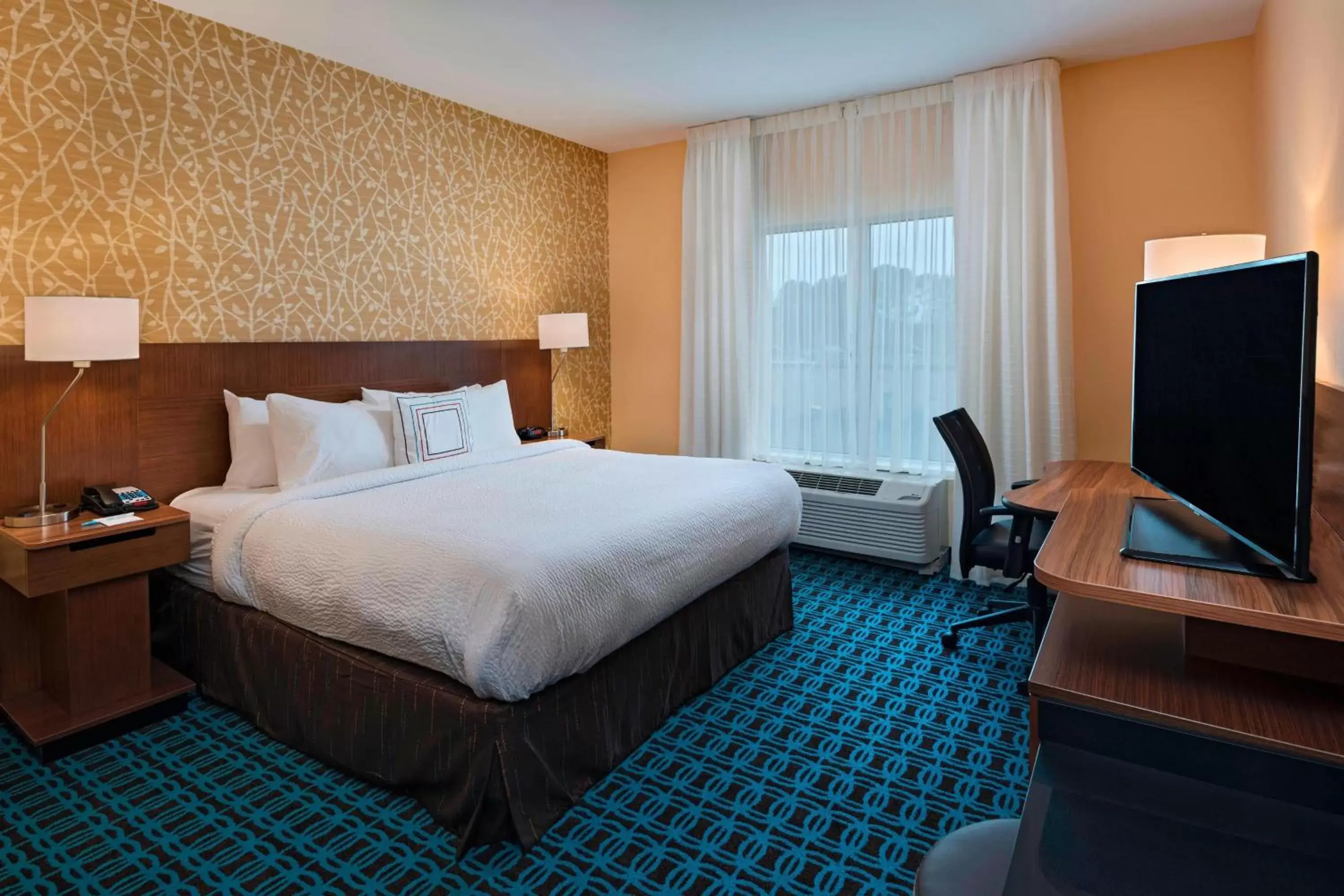 Photo of the whole room, Bed in Fairfield Inn & Suites by Marriott Atlanta Peachtree City