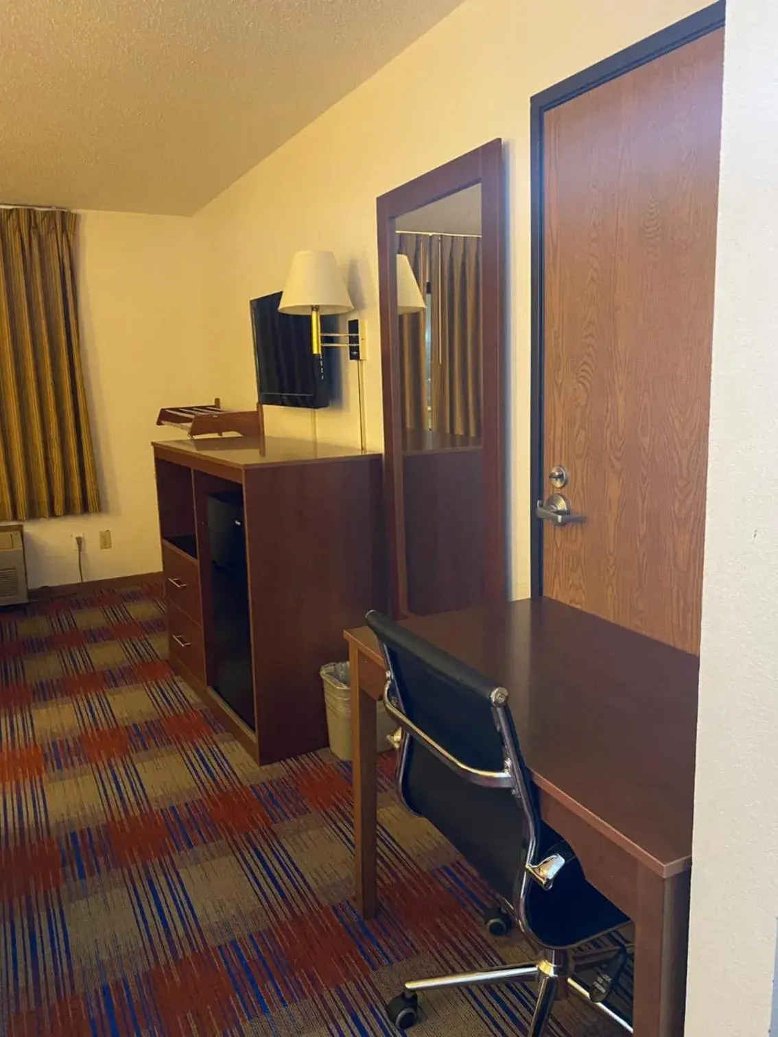 TV/Entertainment Center in Americas Best Value Inn Champaign