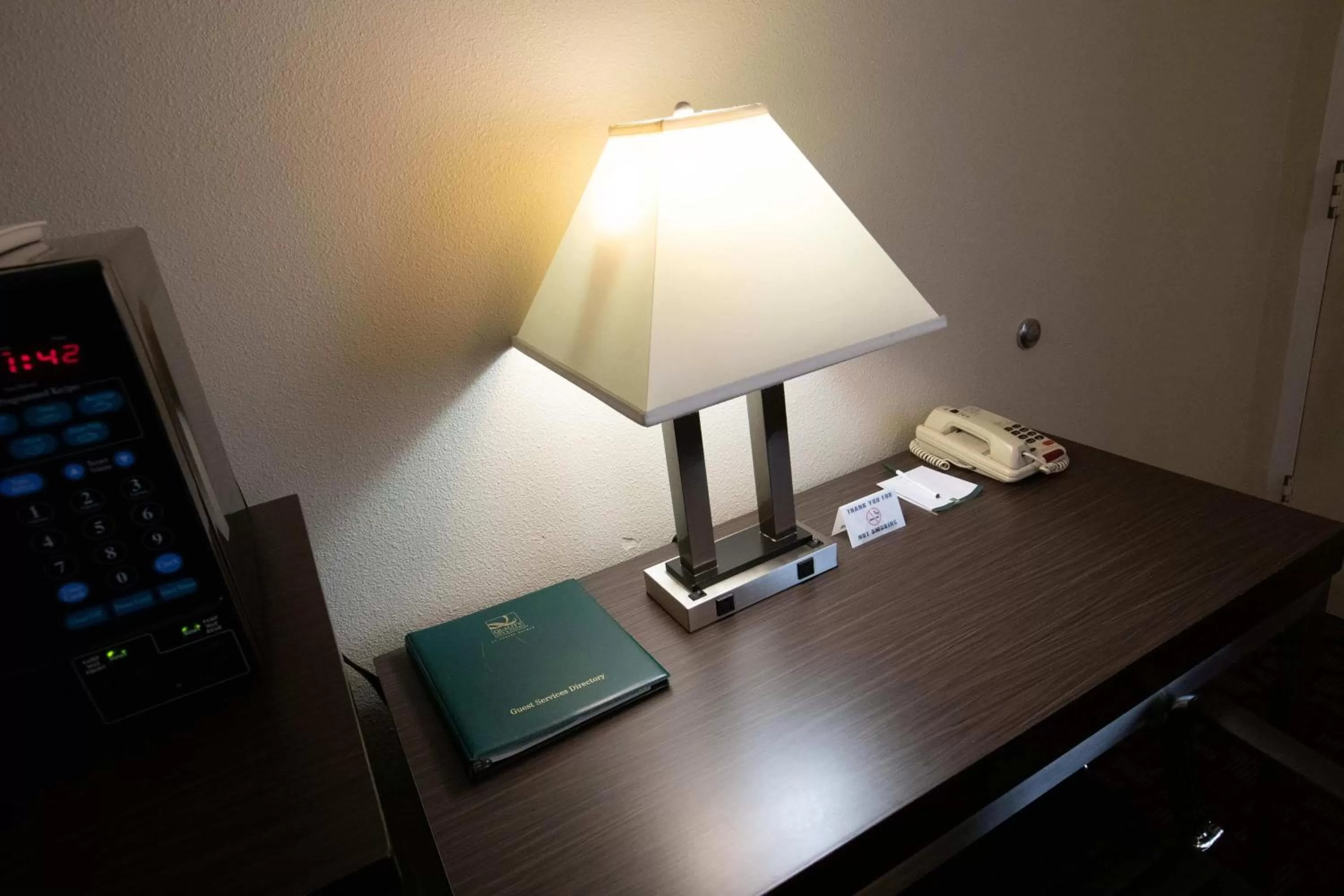 Bed in Quality Inn Sacramento Convention Center