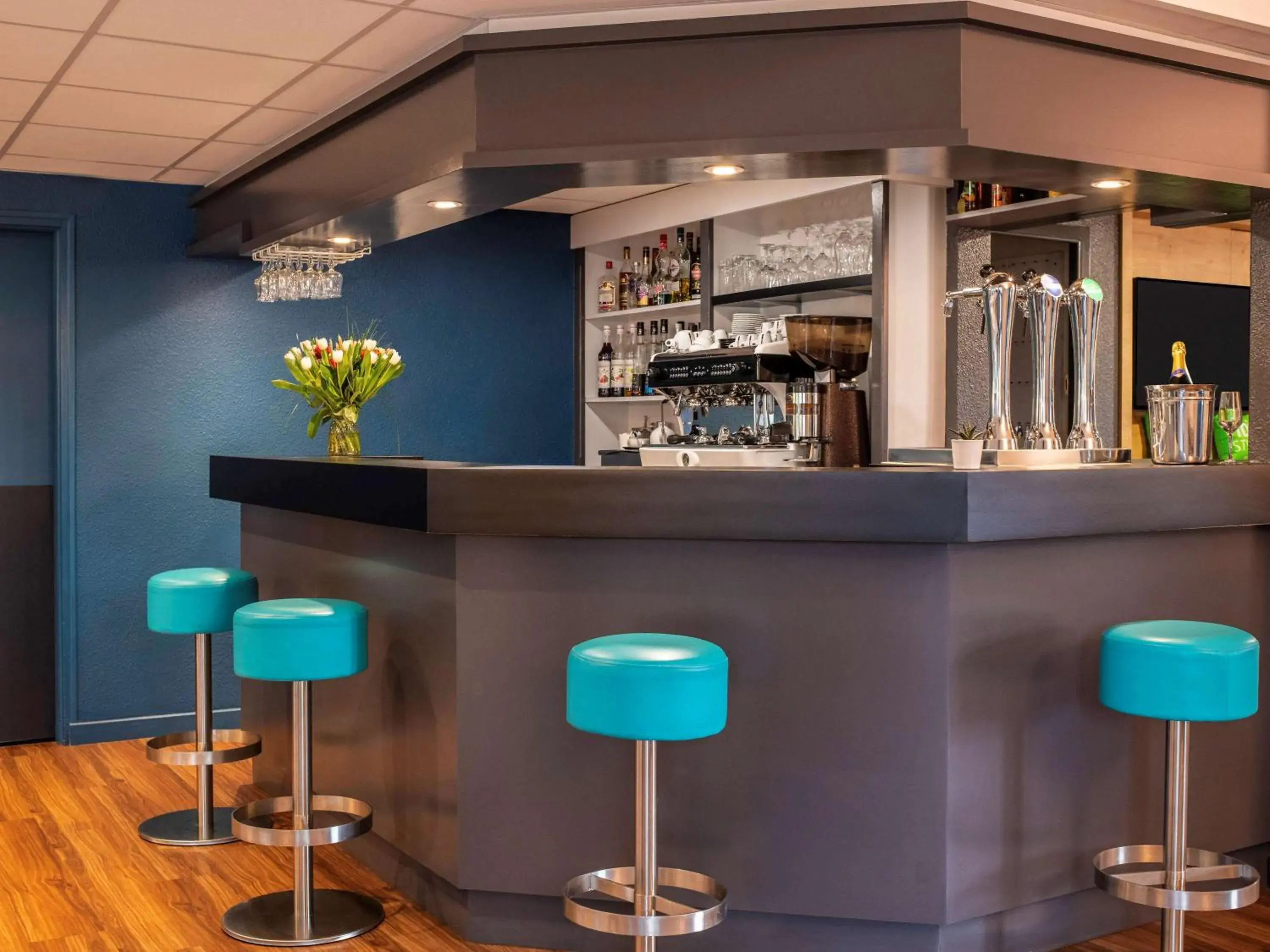 Lounge or bar, Lounge/Bar in ibis Styles Quimper