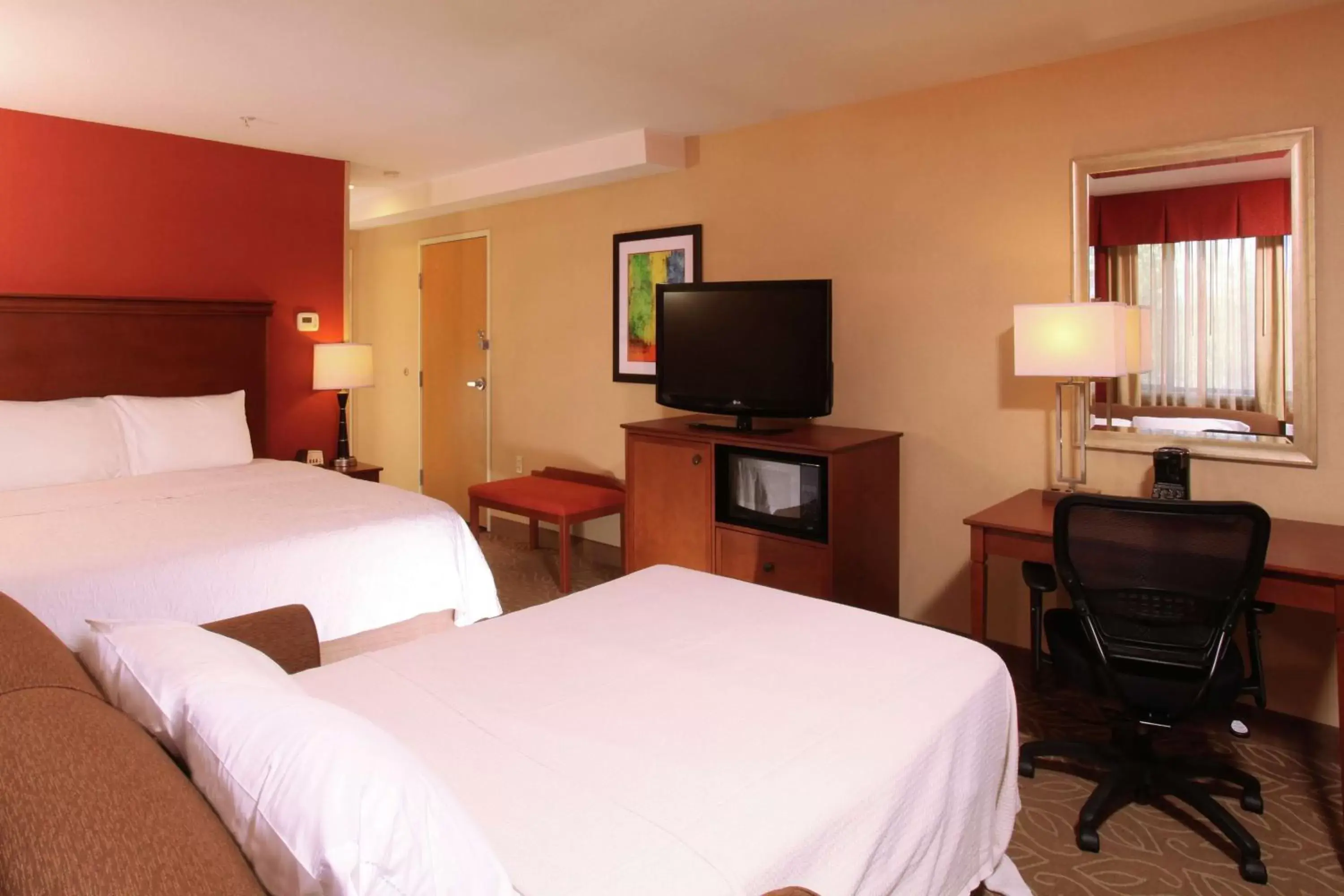 Photo of the whole room, Bed in Hampton Inn By Hilton Spokane