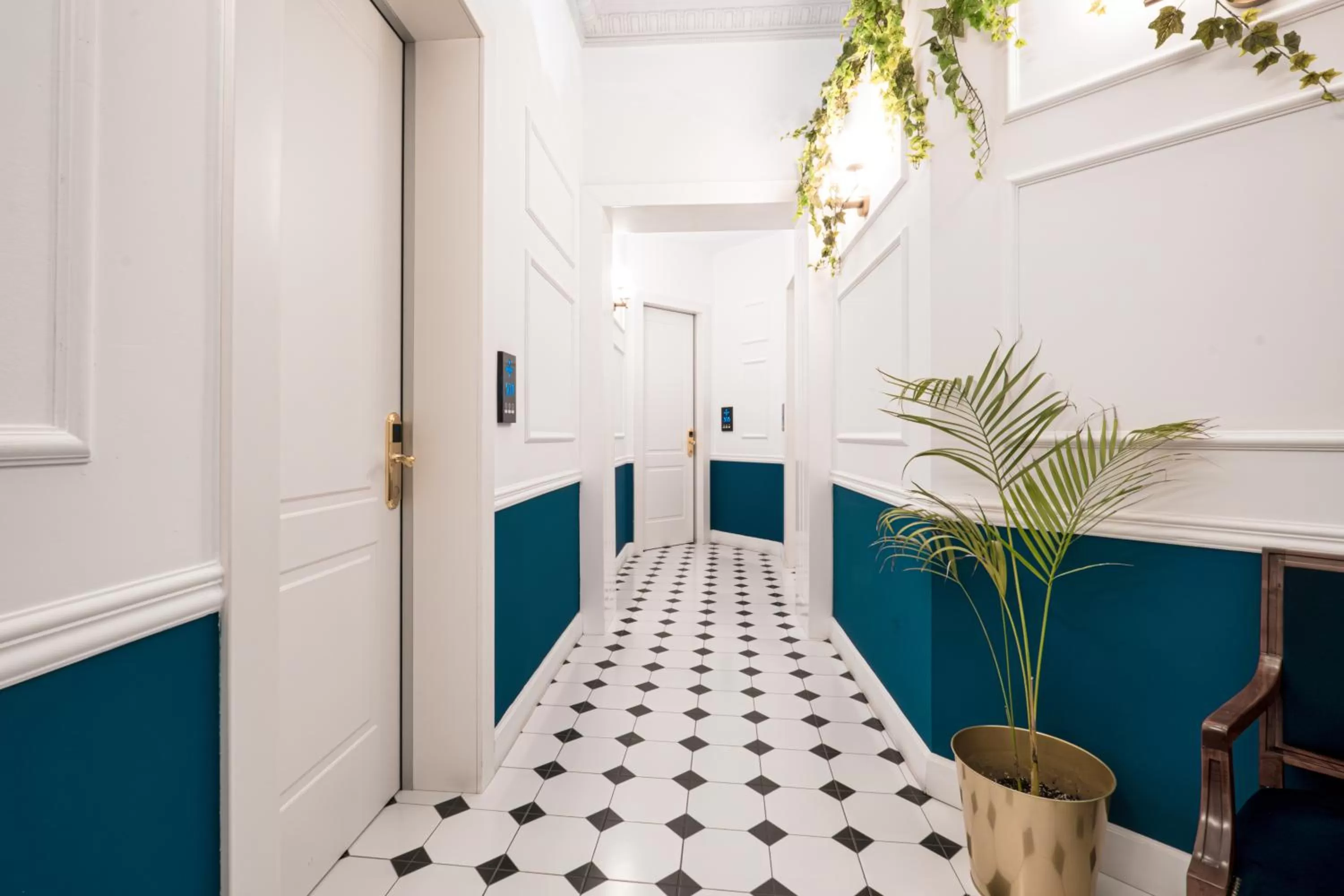 Decorative detail in Belle Epoque Suites