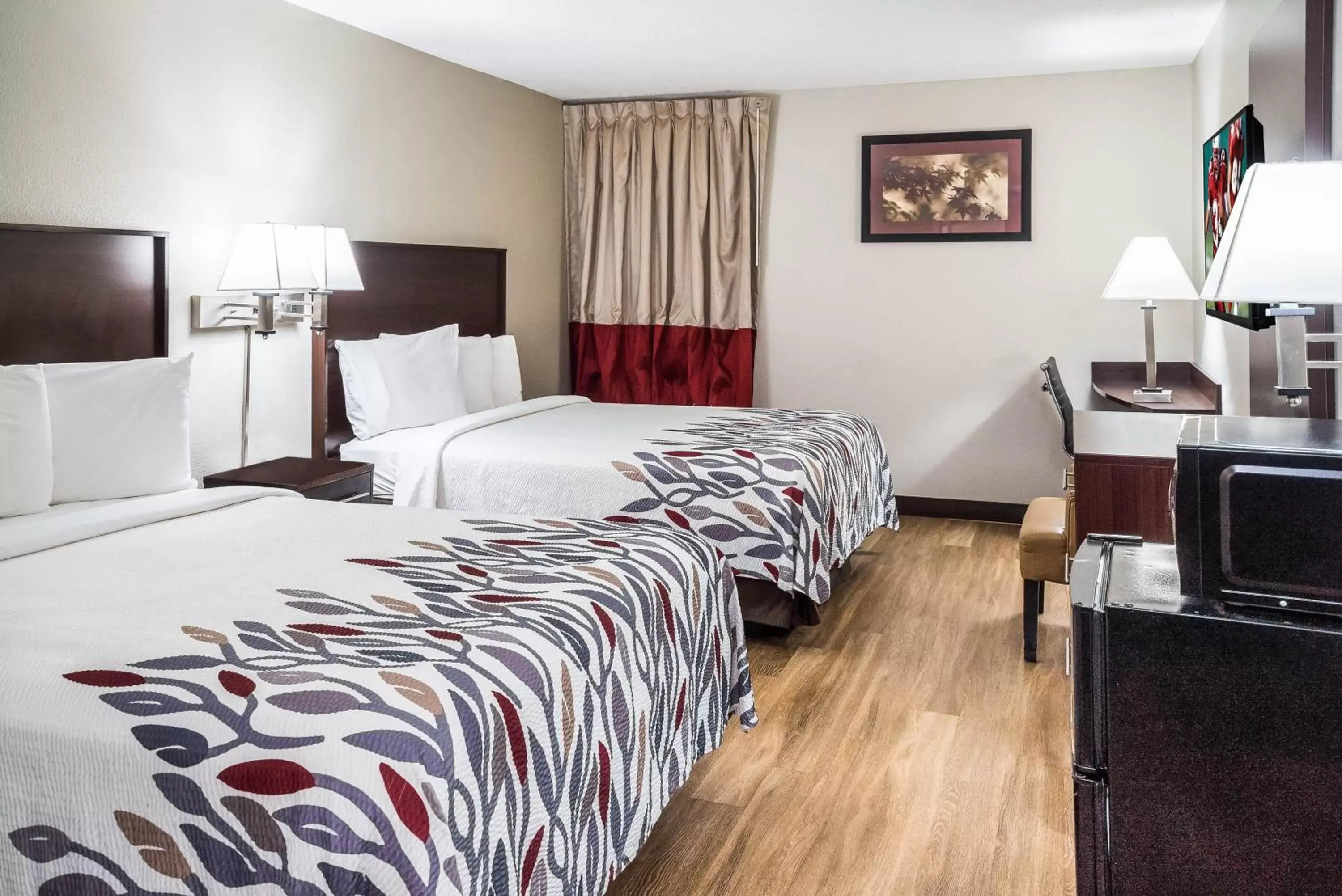 Bedroom, Bed in Red Roof Inn Spartanburg - I-26 Bedroom, Bed in Red Roof Inn Spartanburg - I-26