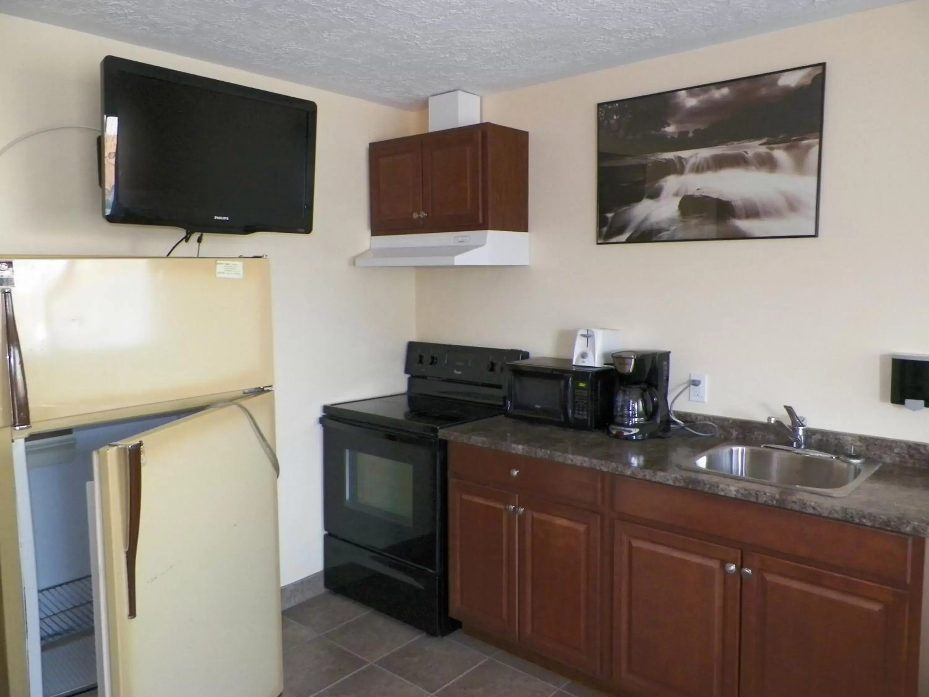 Kitchen/Kitchenette in Sunparlor Motel