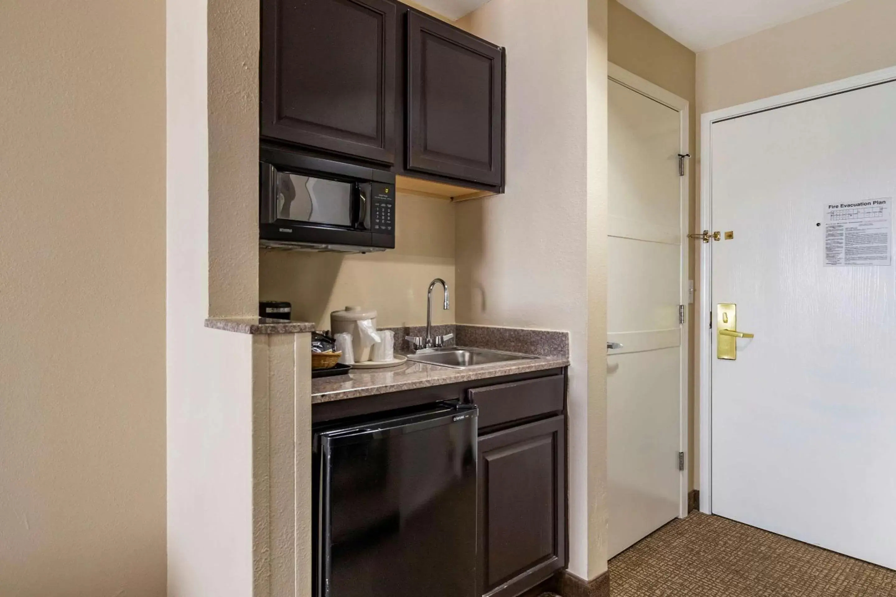 Photo of the whole room, Kitchen/Kitchenette in Comfort Inn & Suites Texas Hill Country