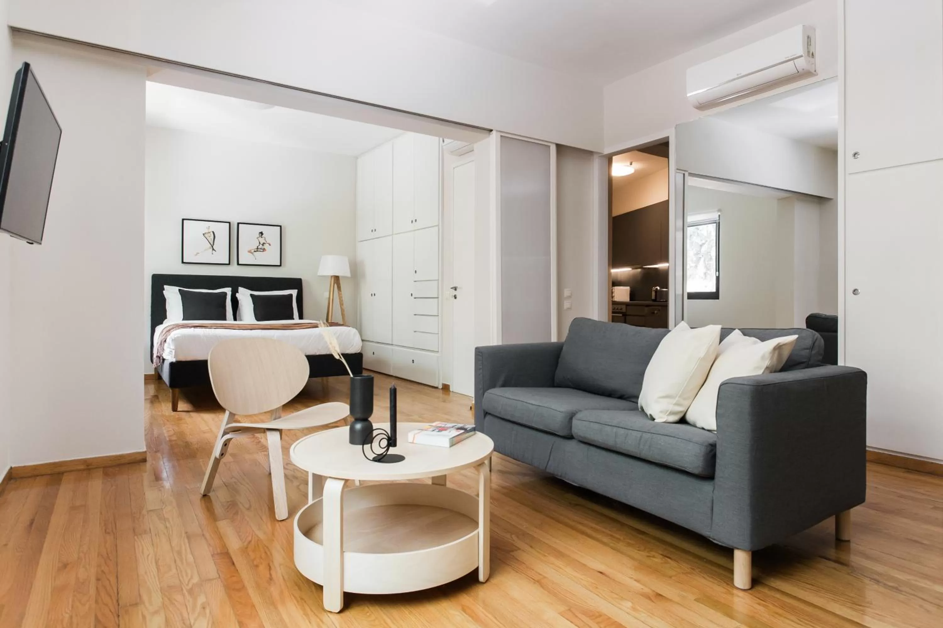 Living room, Seating Area in ZOIA The Hill by UPSTREET