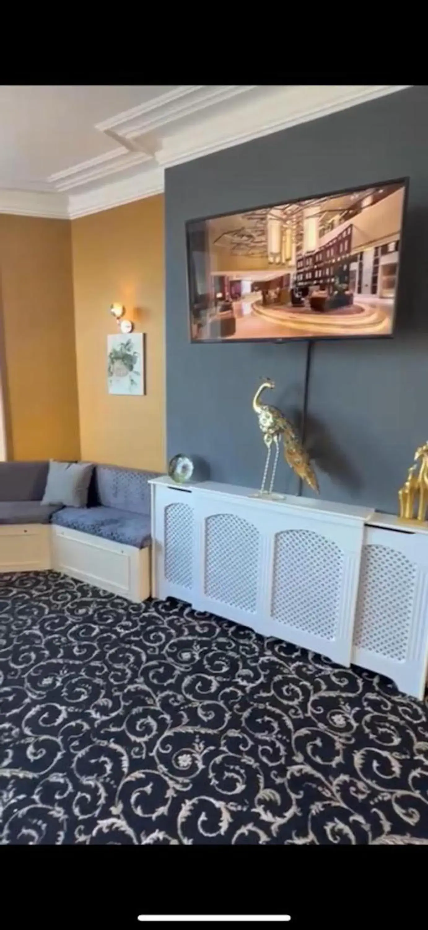 TV and multimedia in OYO Marine Parade Hotel, Eastbourne Pier TV and multimedia in OYO Marine Parade Hotel, Eastbourne Pier