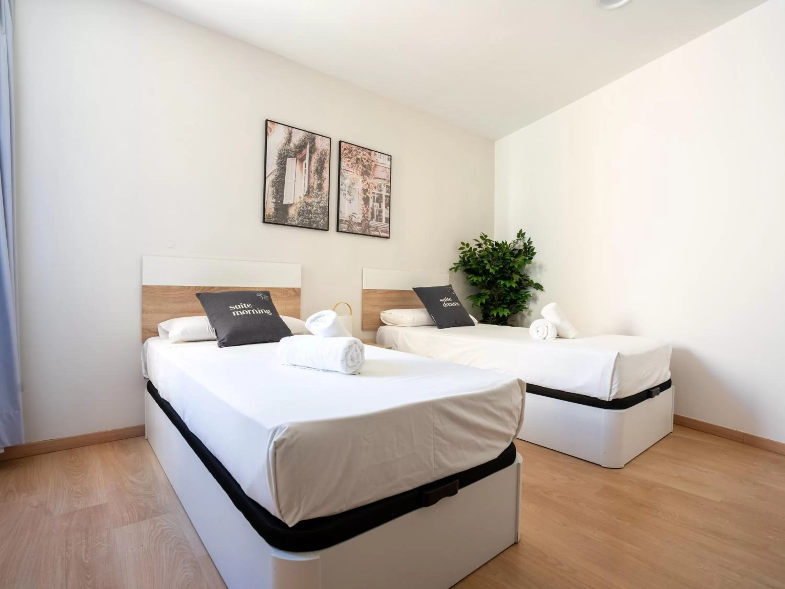 Bed in Limehome Barcelona Carrer de Fontcoberta - Digital Access